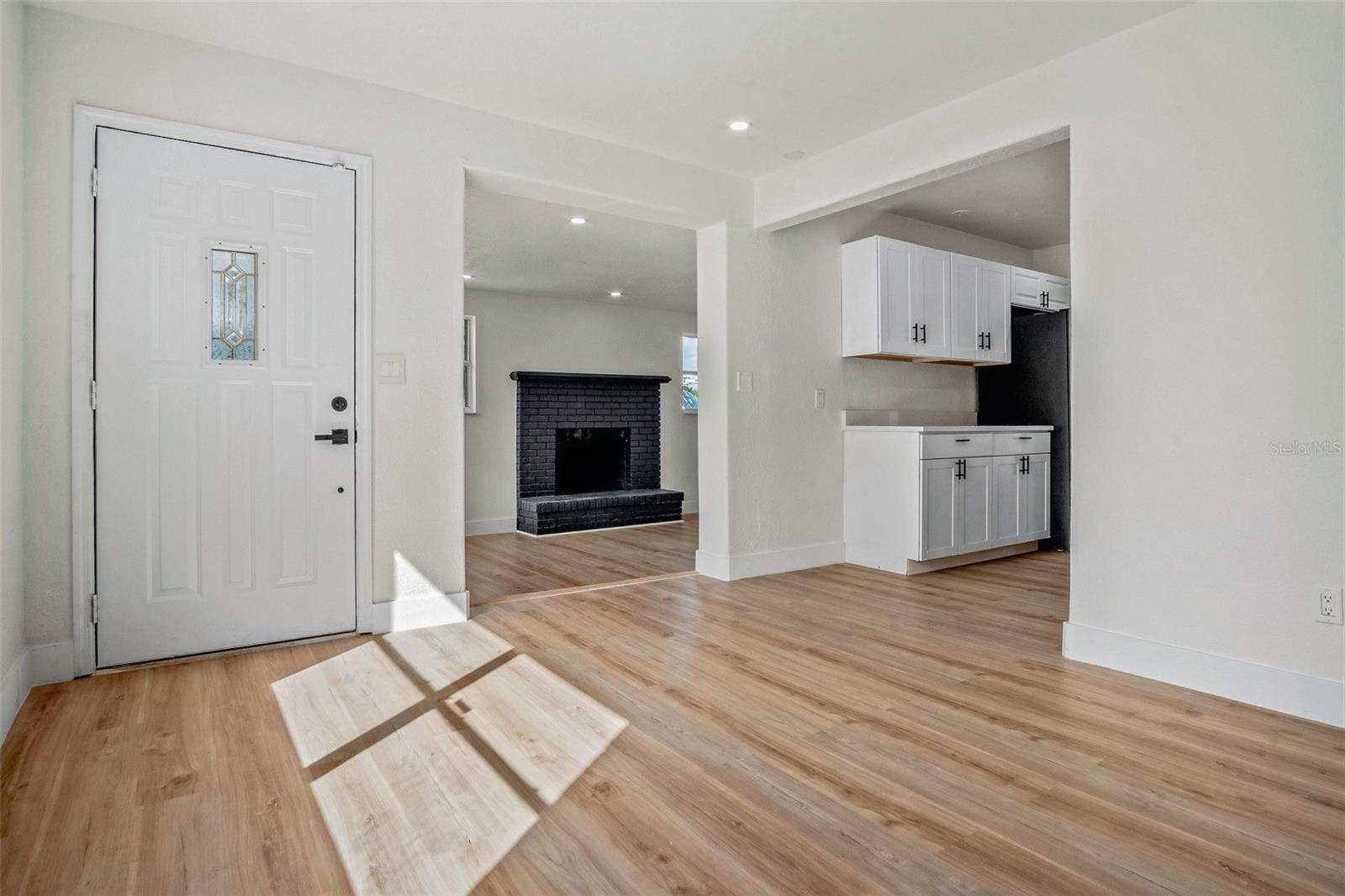 Image 6 of 28 For 4420 Lake Lawne Avenue