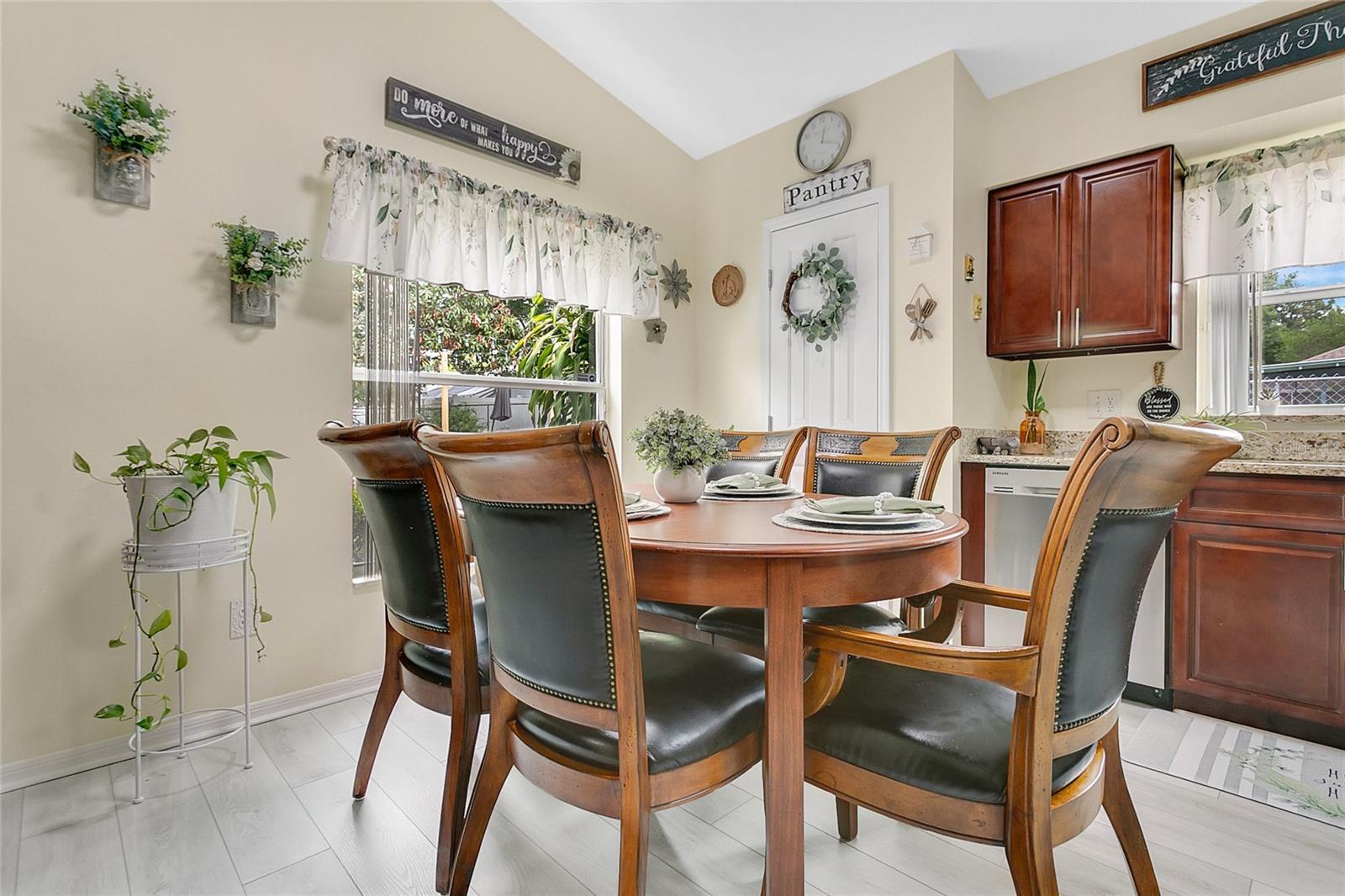 Image 5 of 30 For 906 Elm Forest Dr