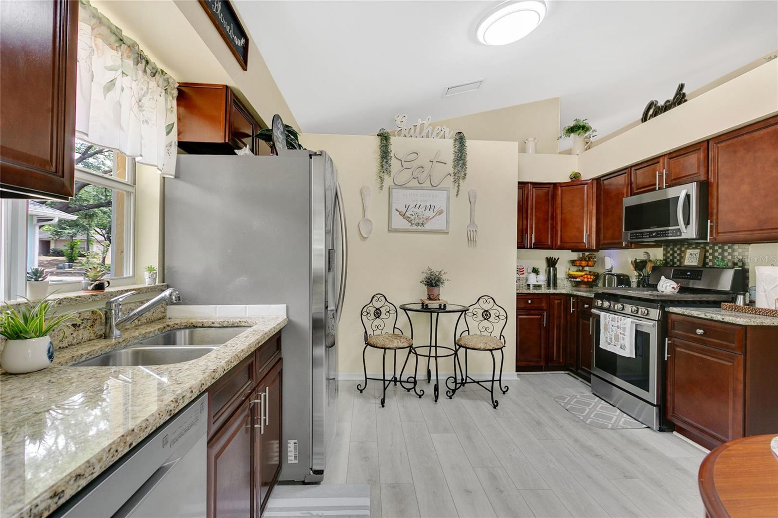 Image 7 of 30 For 906 Elm Forest Dr