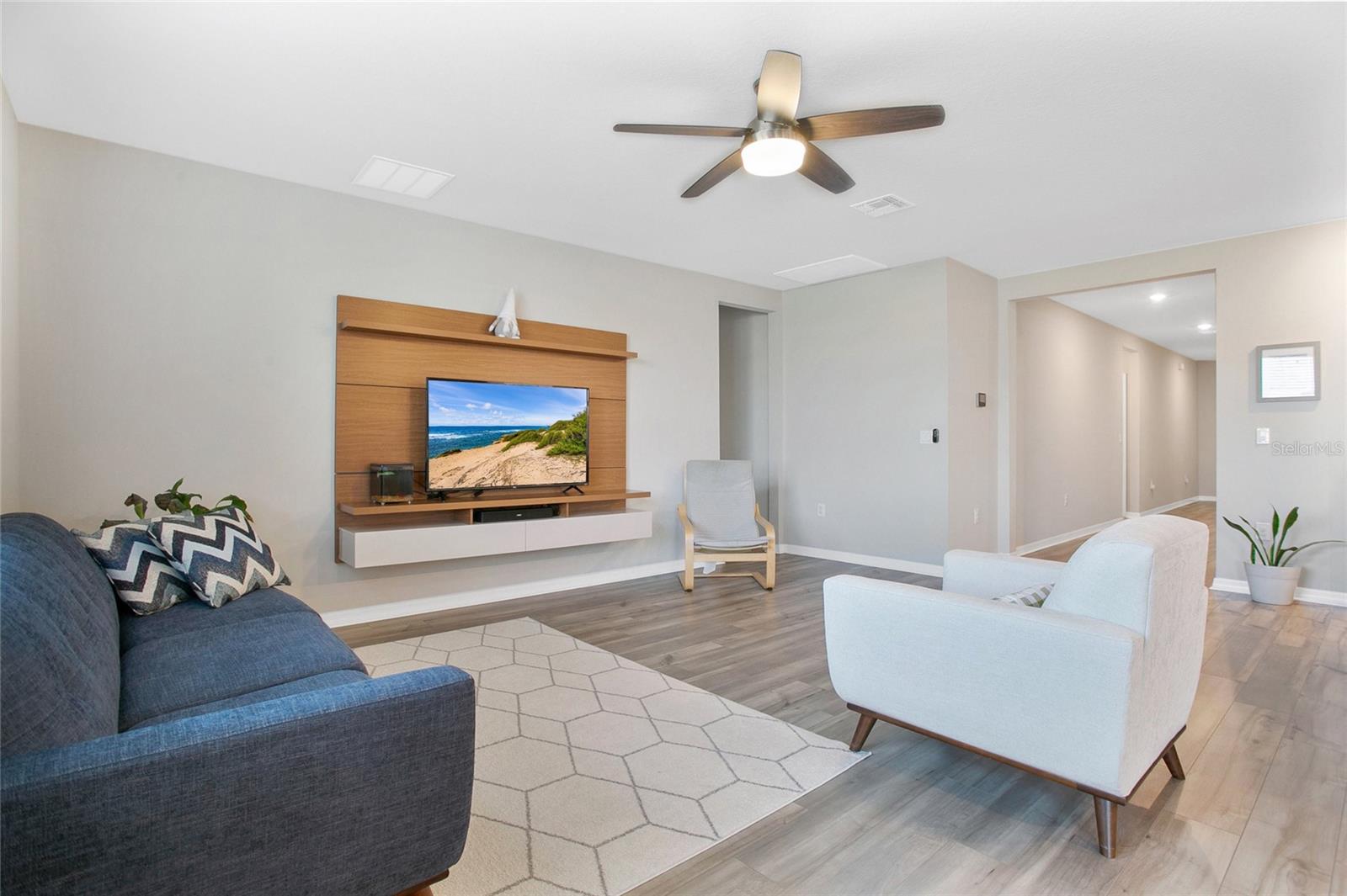 Image 3 of 27 For 527 Amadoras Way