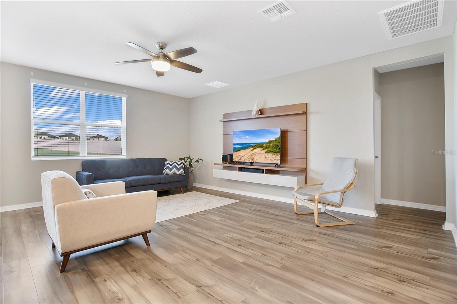 Image 4 of 27 For 527 Amadoras Way