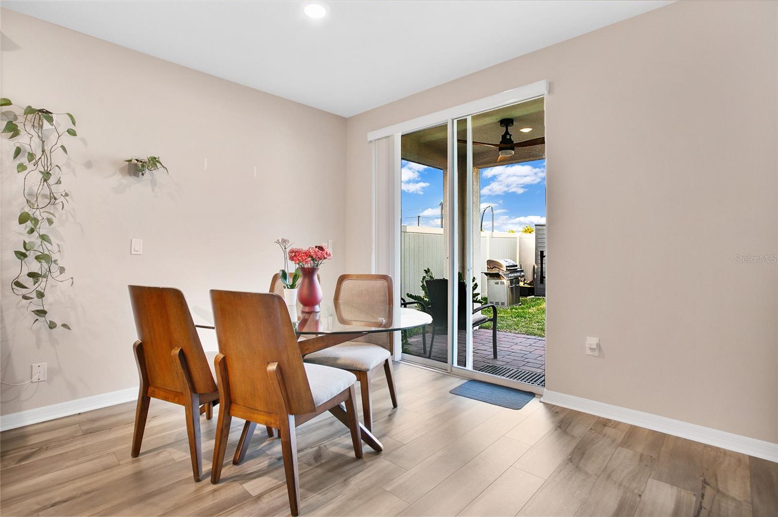 Image 8 of 27 For 527 Amadoras Way
