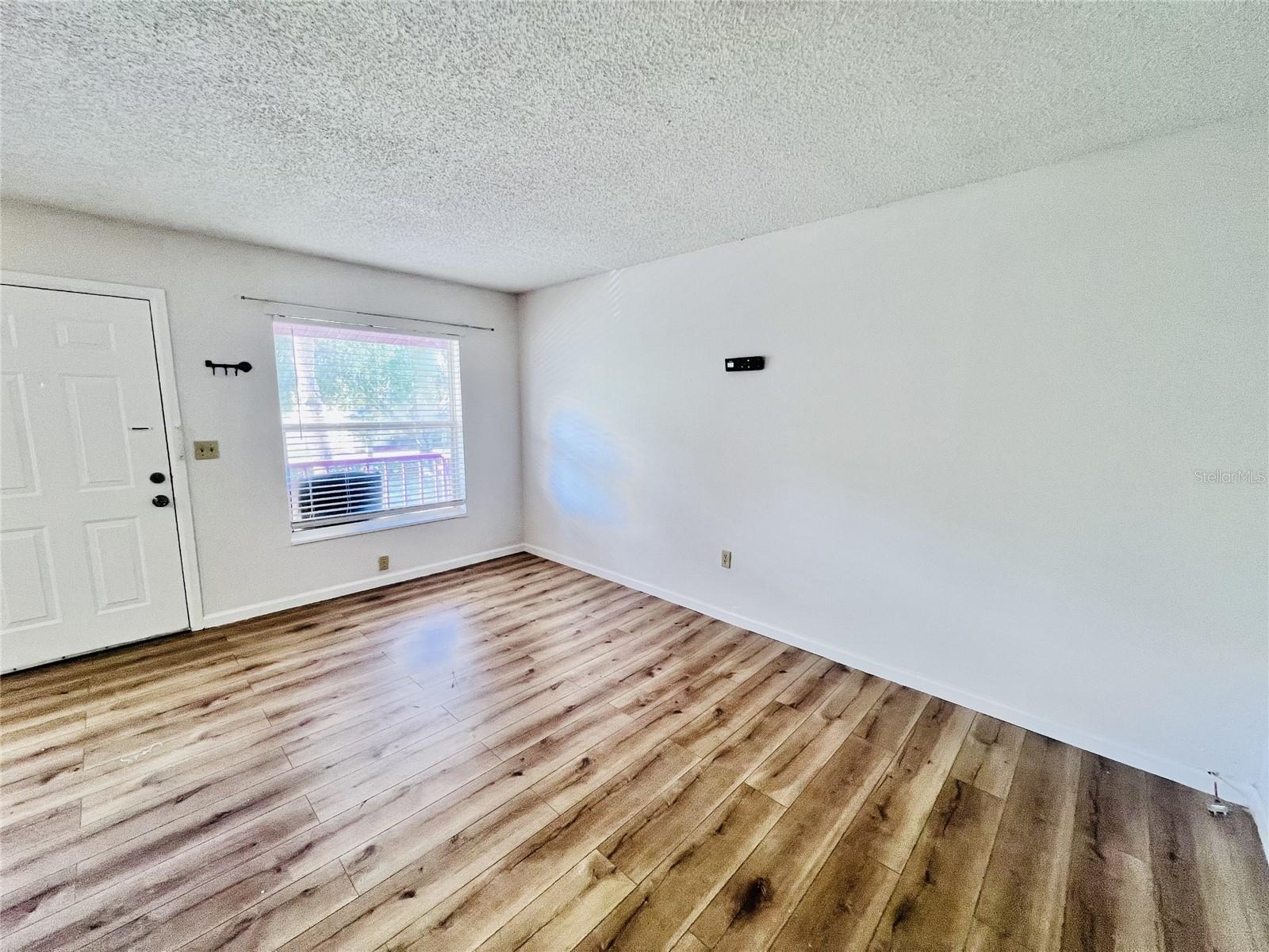 Image 4 of 9 For 1802 Barton Drive 3