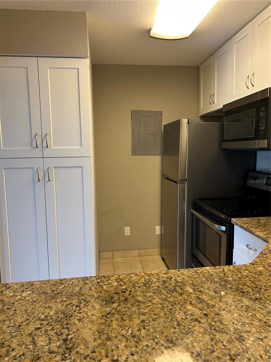 Image 16 of 29 For 8217 Sun Spring Circle C