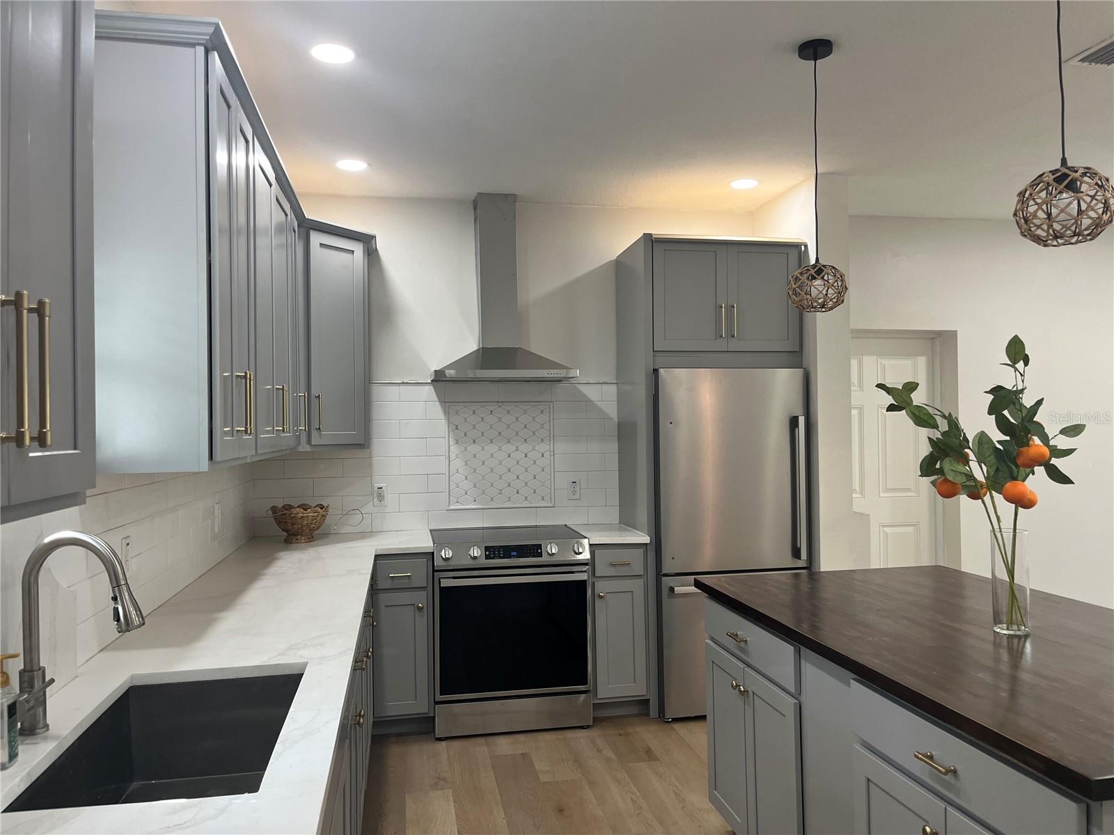 Image 3 of 14 For 27 Neptune Road