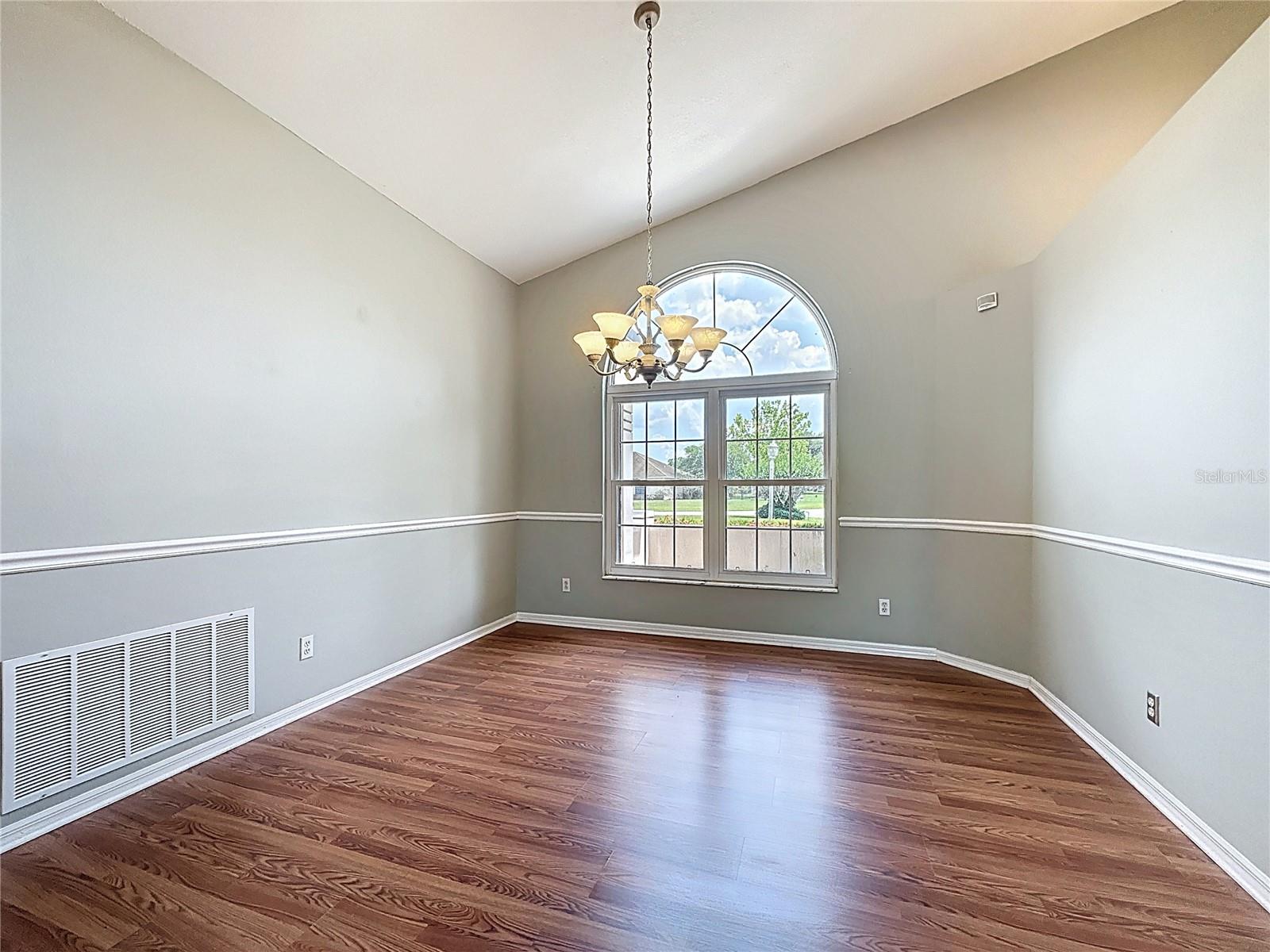 Image 11 of 48 For 2150 Emperor Dr.