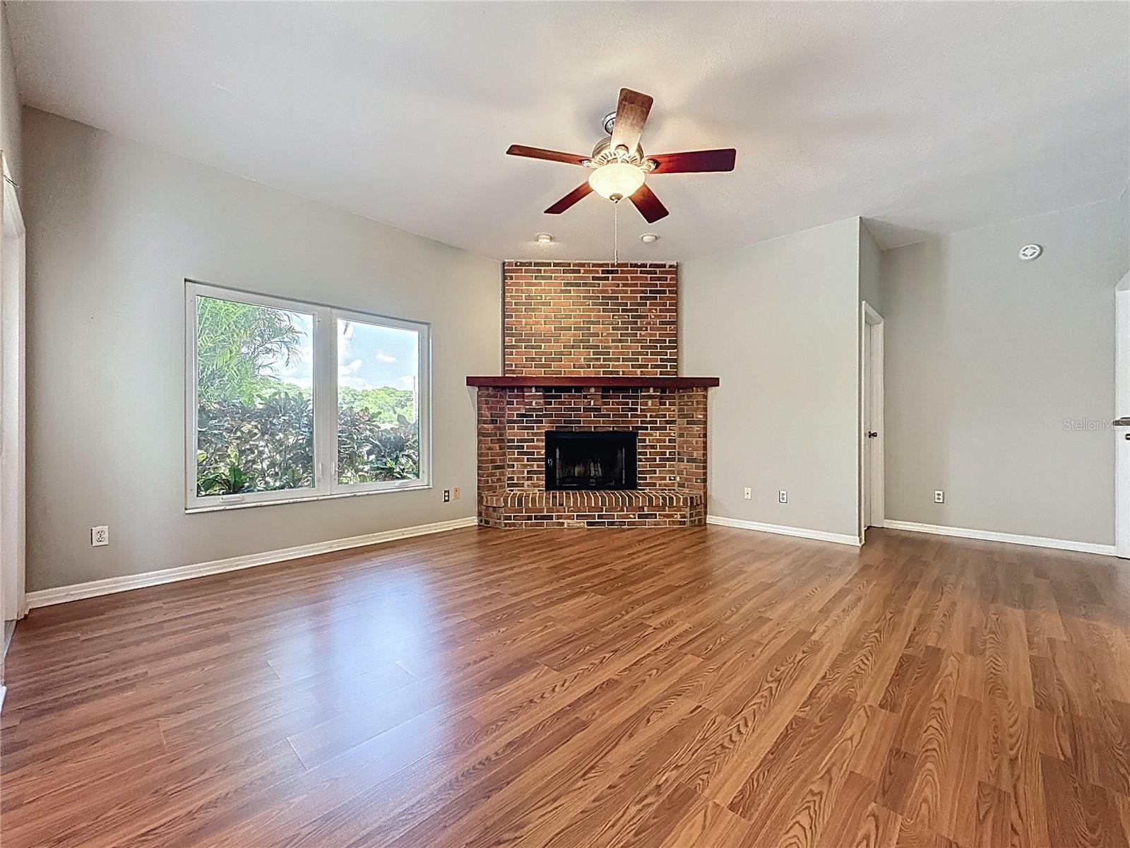 Image 9 of 48 For 2150 Emperor Dr.