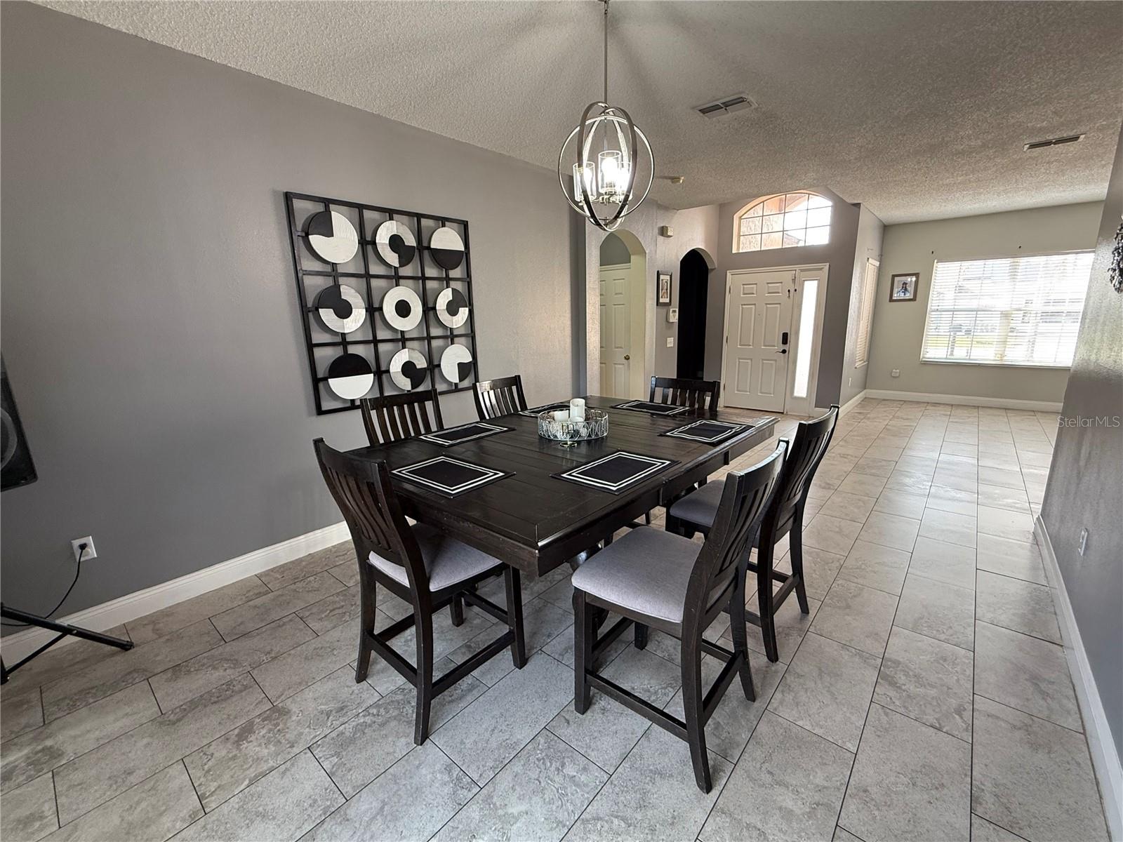 Image 7 of 39 For 1029 Dampierre Court