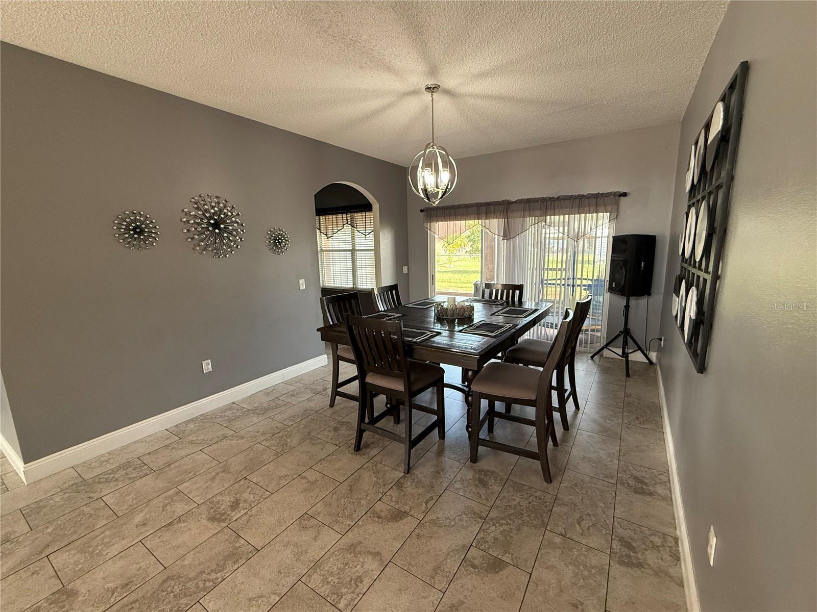 Image 8 of 39 For 1029 Dampierre Court