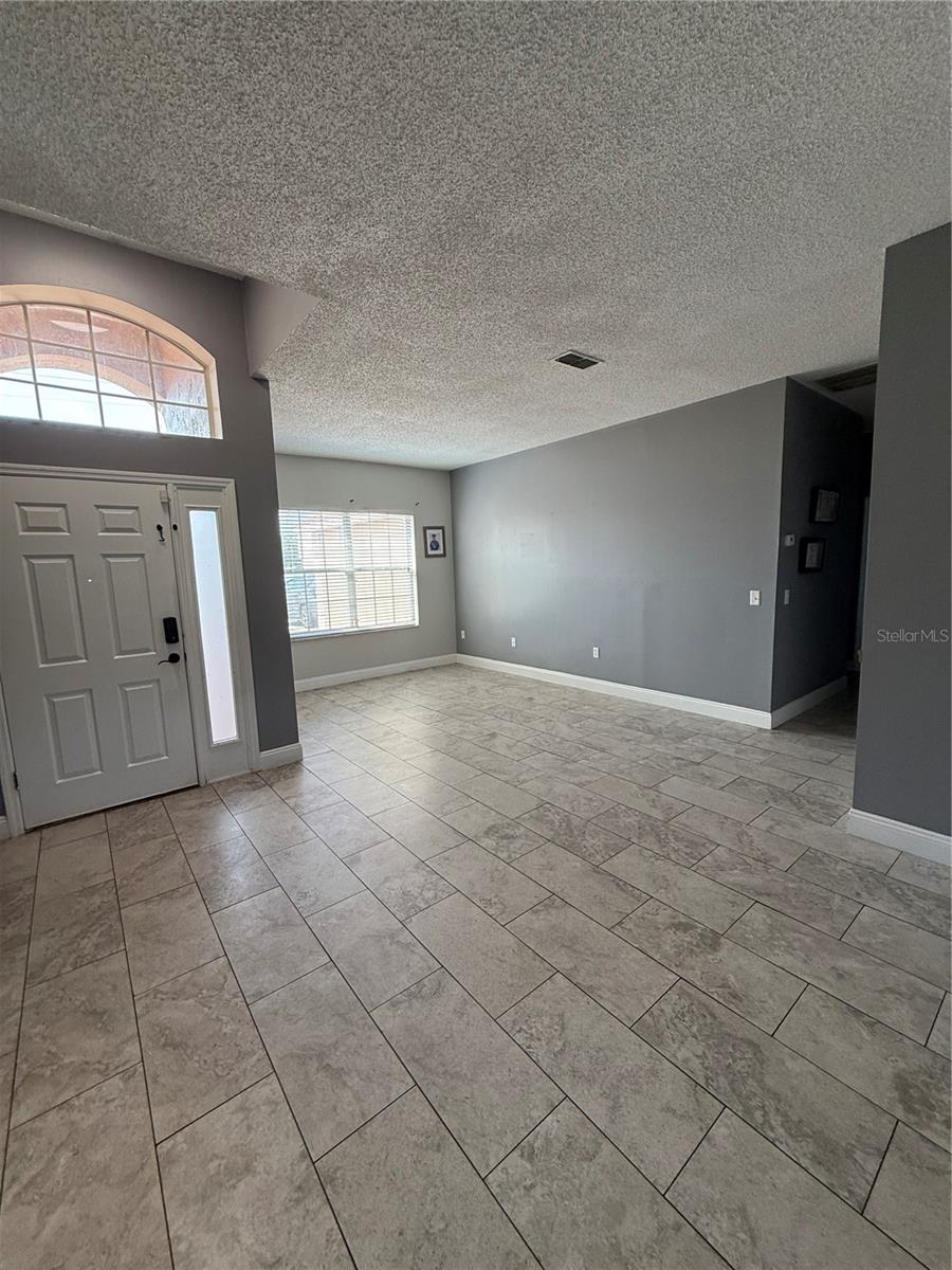 Image 9 of 39 For 1029 Dampierre Court