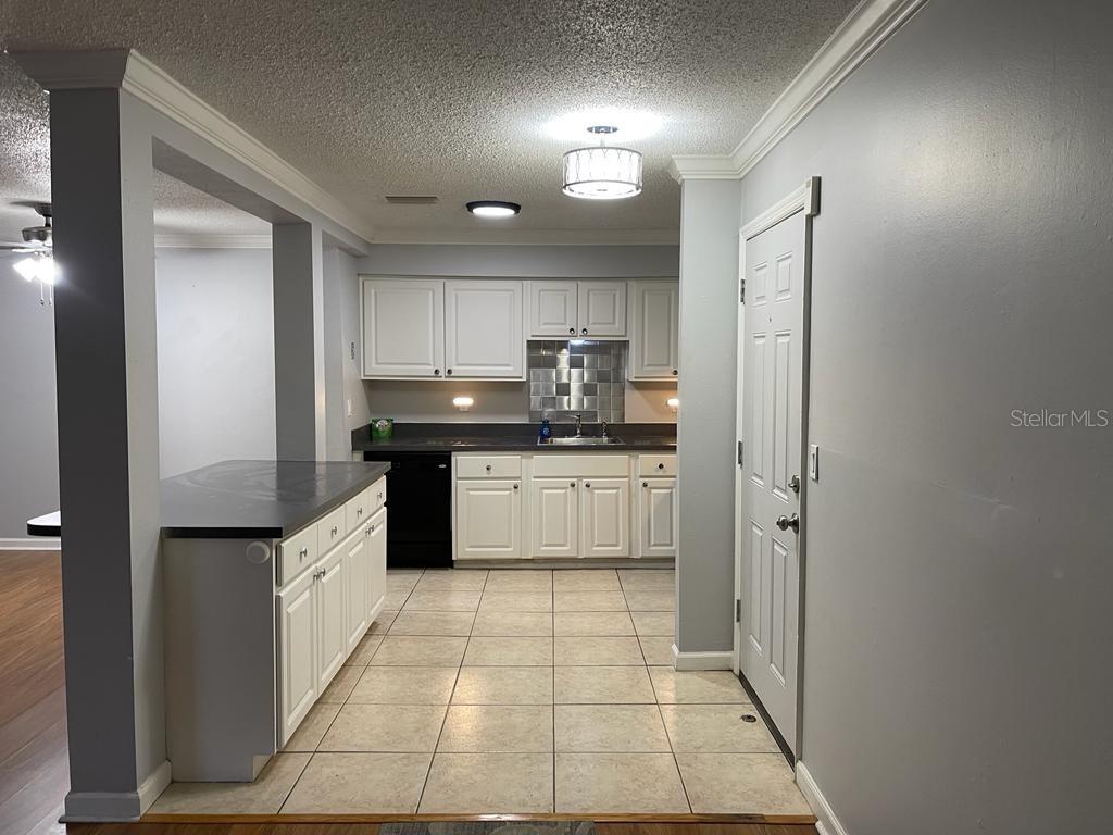 Image 11 of 73 For 492 Banyon Tree Circle Unit 204