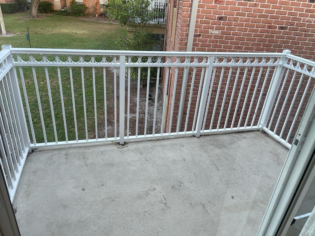 Image 46 of 73 For 492 Banyon Tree Circle Unit 204