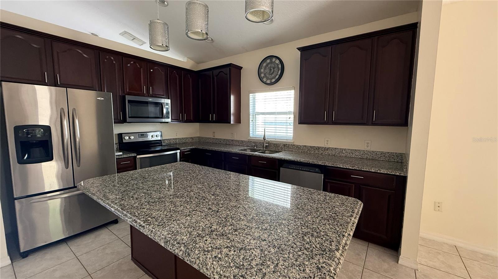 Image 16 of 63 For 979 Hacienda Circle