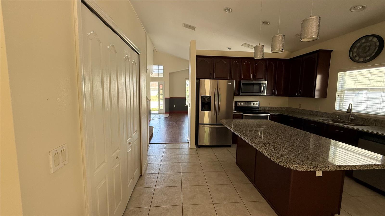 Image 9 of 63 For 979 Hacienda Circle