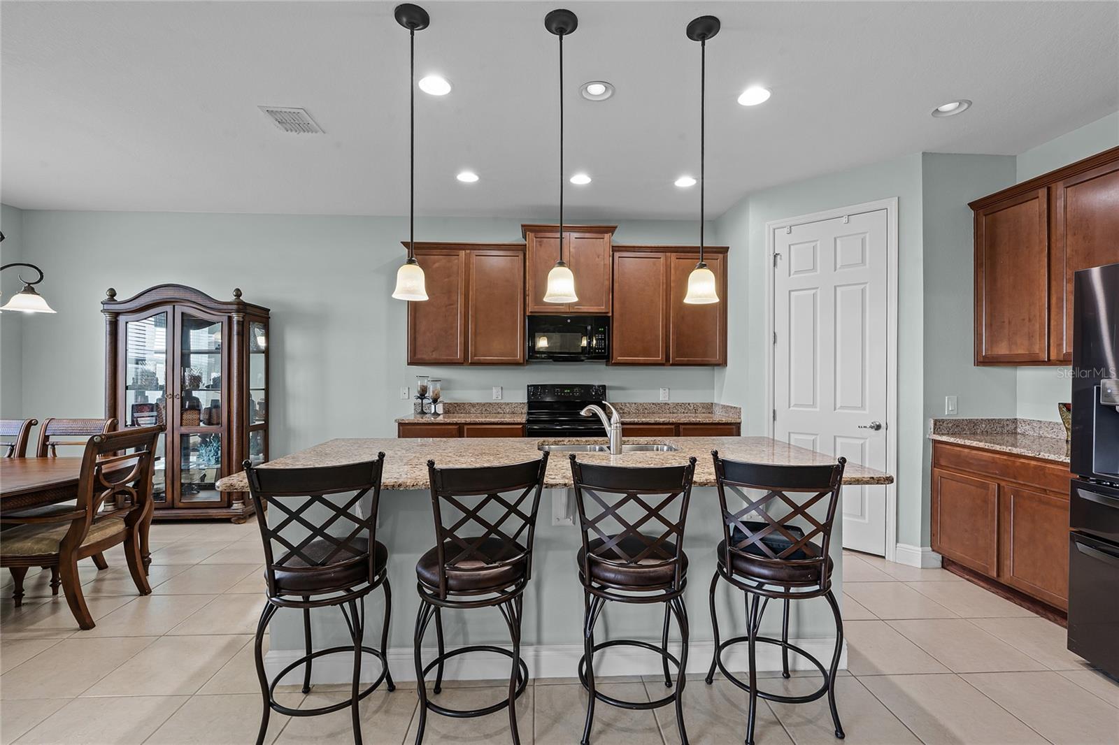 Image 12 of 70 For 3881 Shoreside Drive