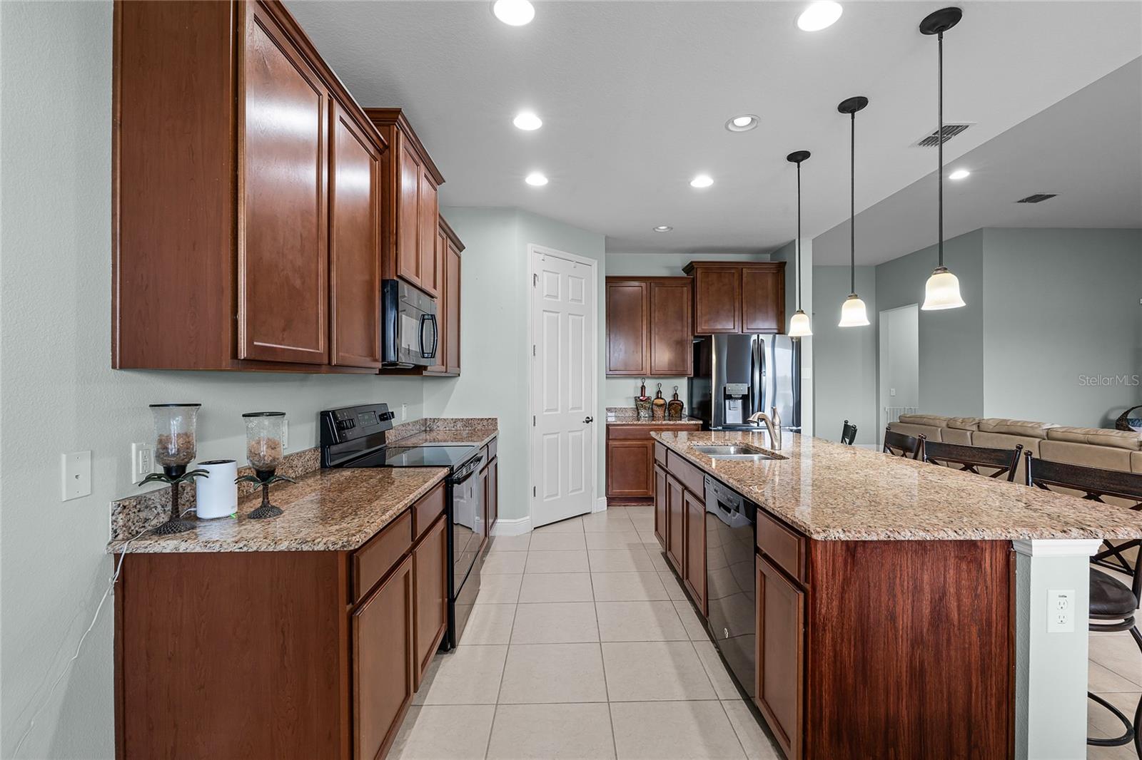 Image 14 of 70 For 3881 Shoreside Drive