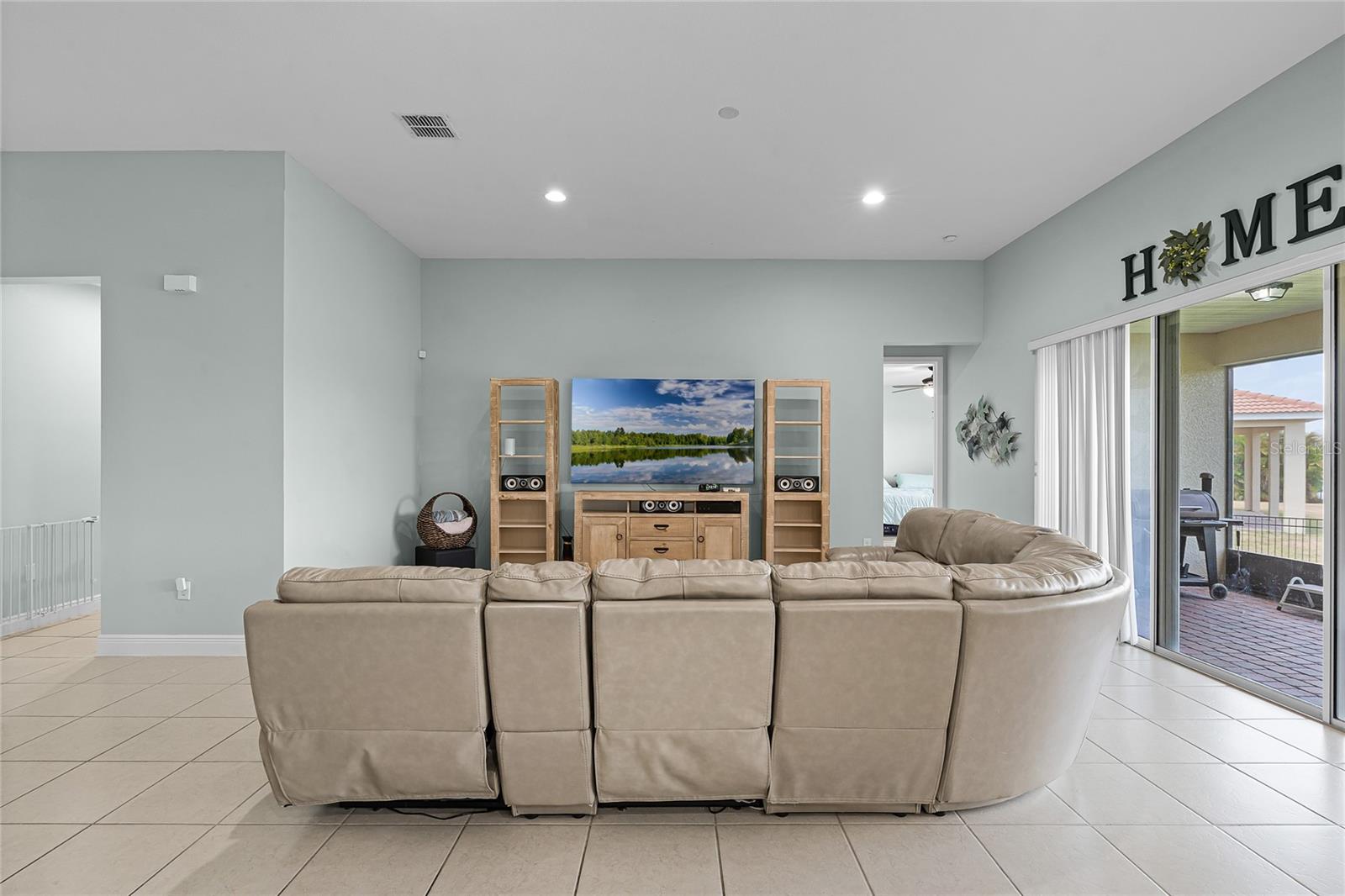 Image 17 of 70 For 3881 Shoreside Drive