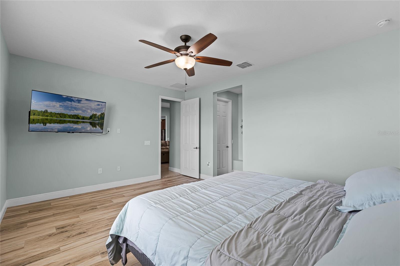 Image 19 of 70 For 3881 Shoreside Drive