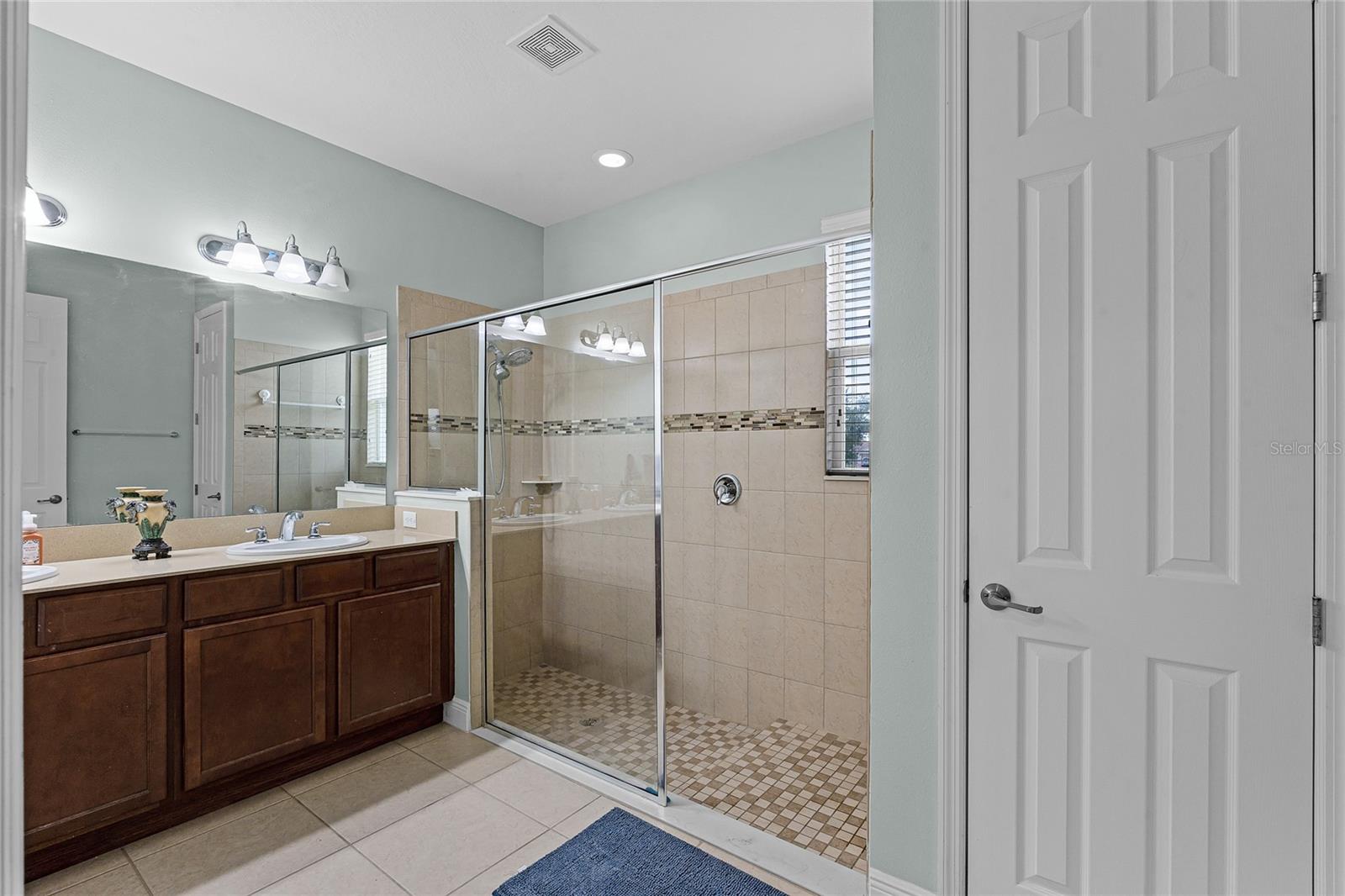 Image 20 of 70 For 3881 Shoreside Drive
