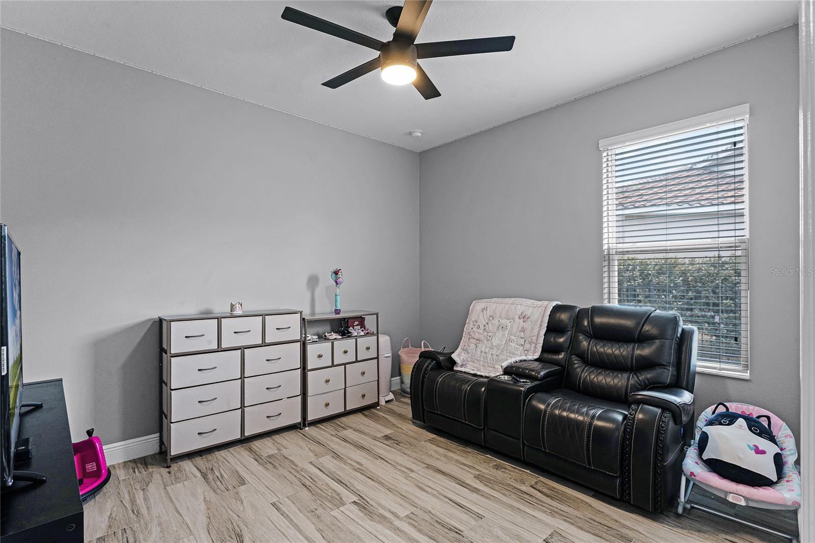 Image 22 of 70 For 3881 Shoreside Drive