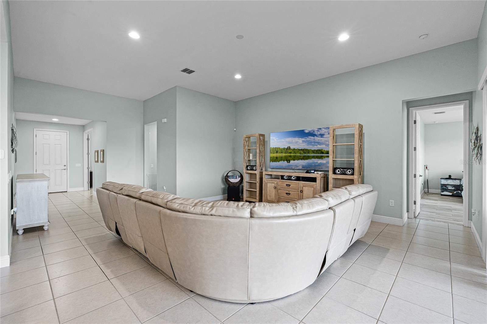 Image 9 of 70 For 3881 Shoreside Drive