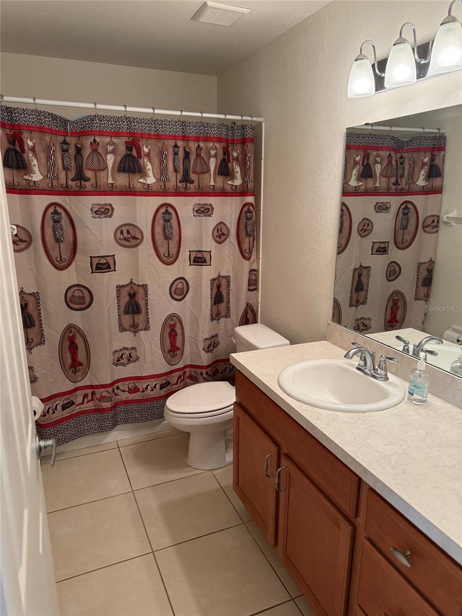 Listing photo id 10 for 369 St Georges Cir