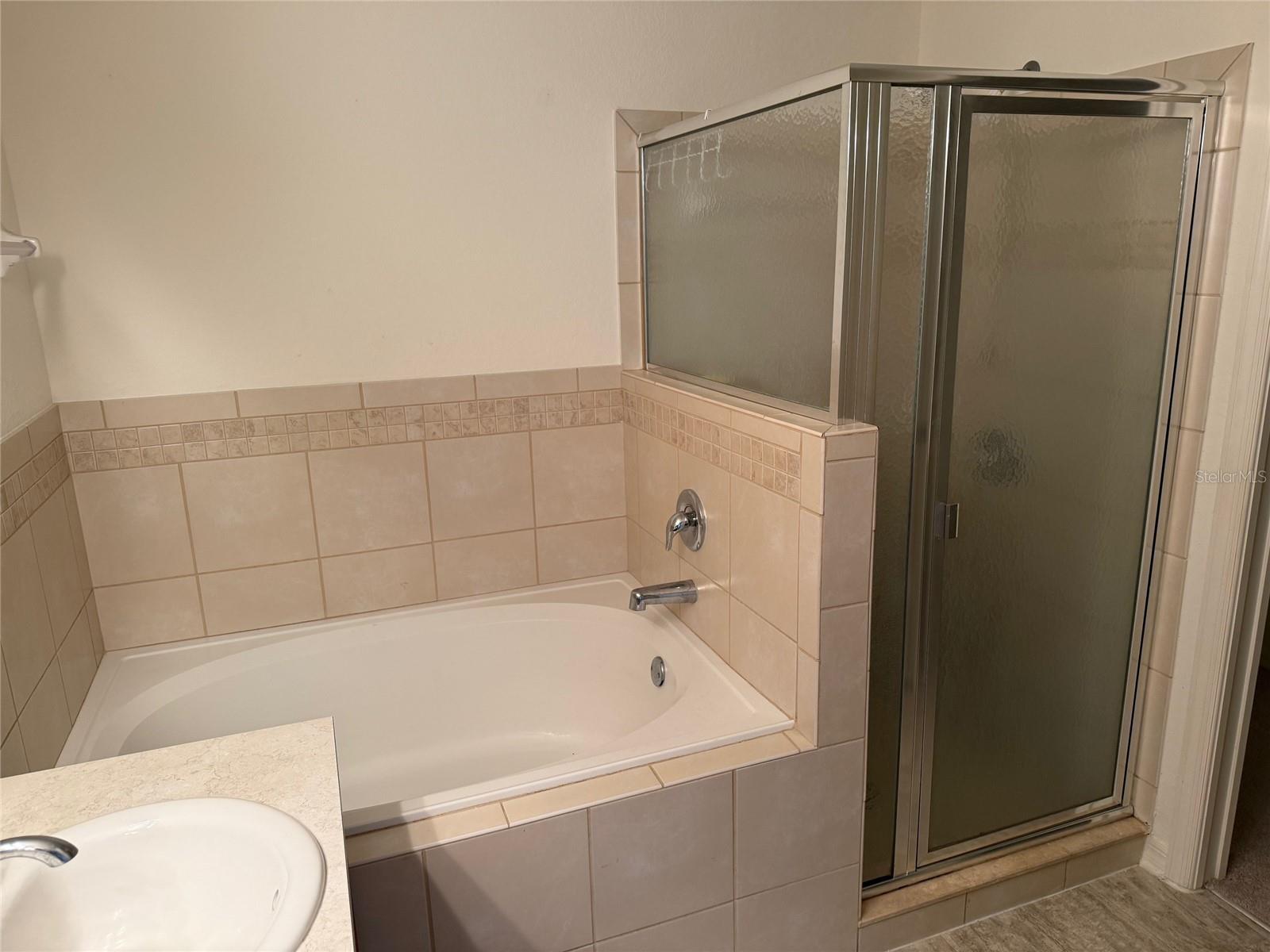 Listing photo id 5 for 369 St Georges Cir