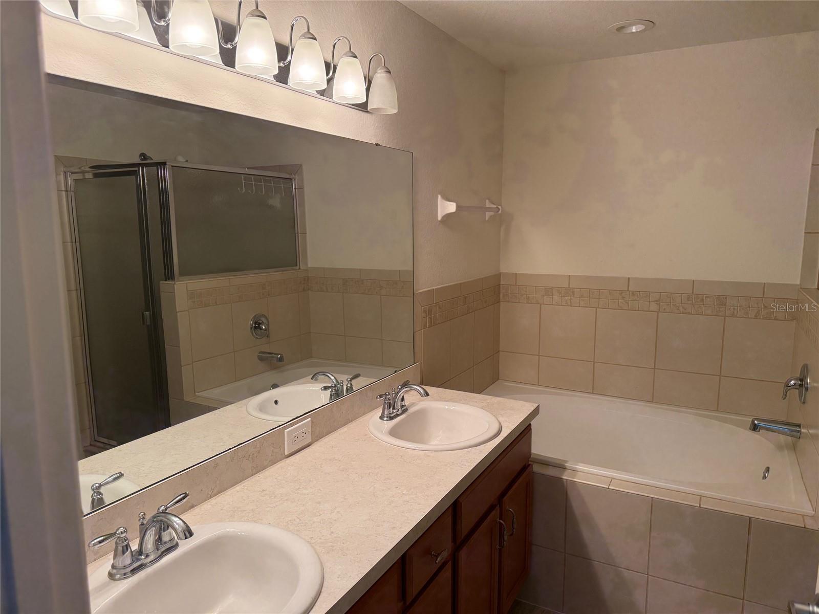Listing photo id 6 for 369 St Georges Cir