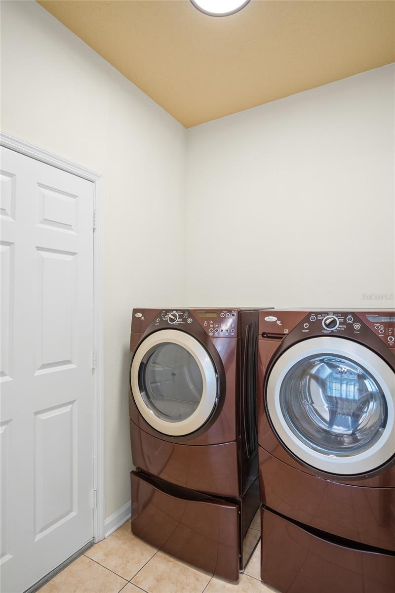 Listing photo id 10 for 1115 Mosaic Drive