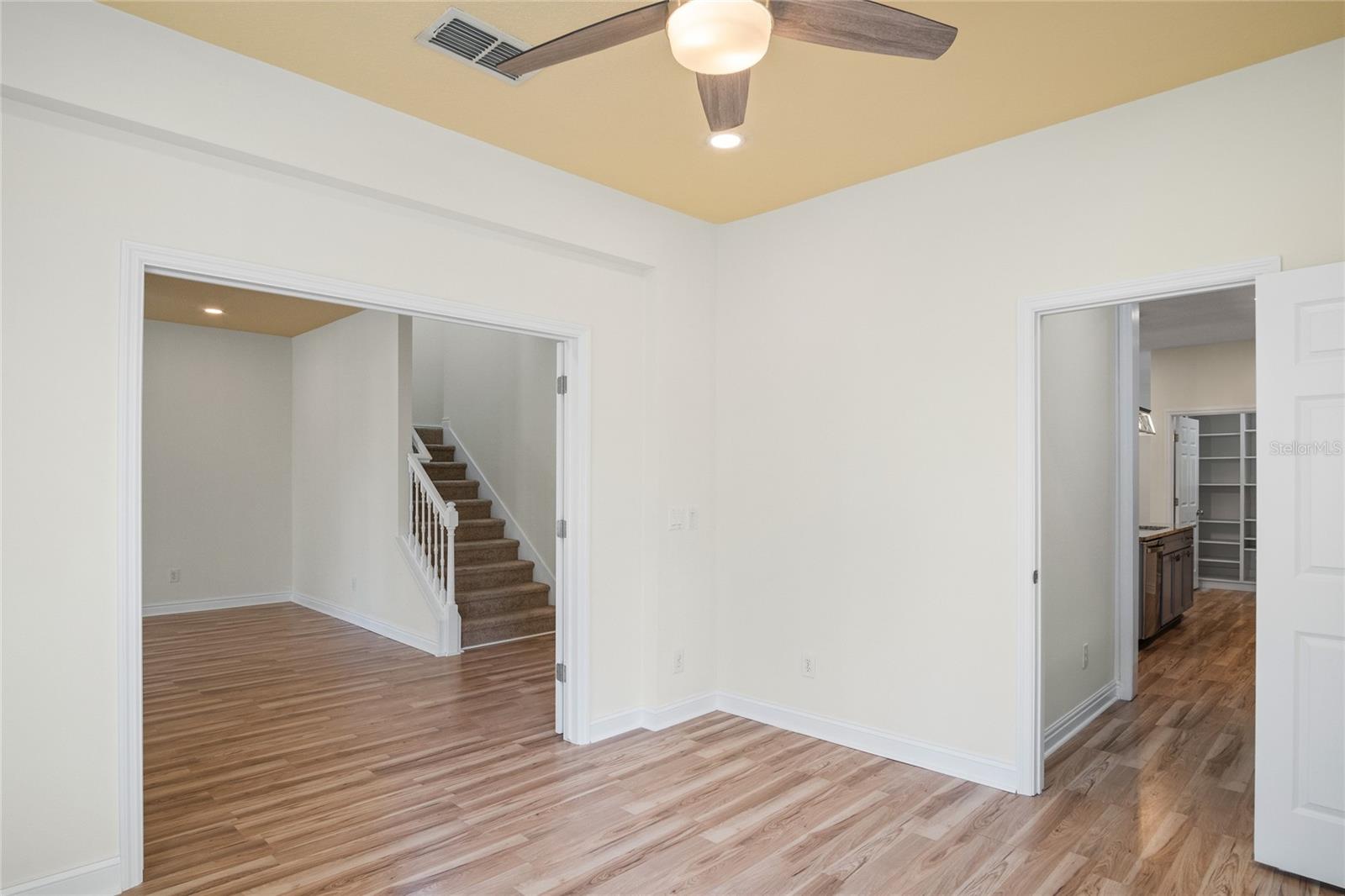 Listing photo id 13 for 1115 Mosaic Drive