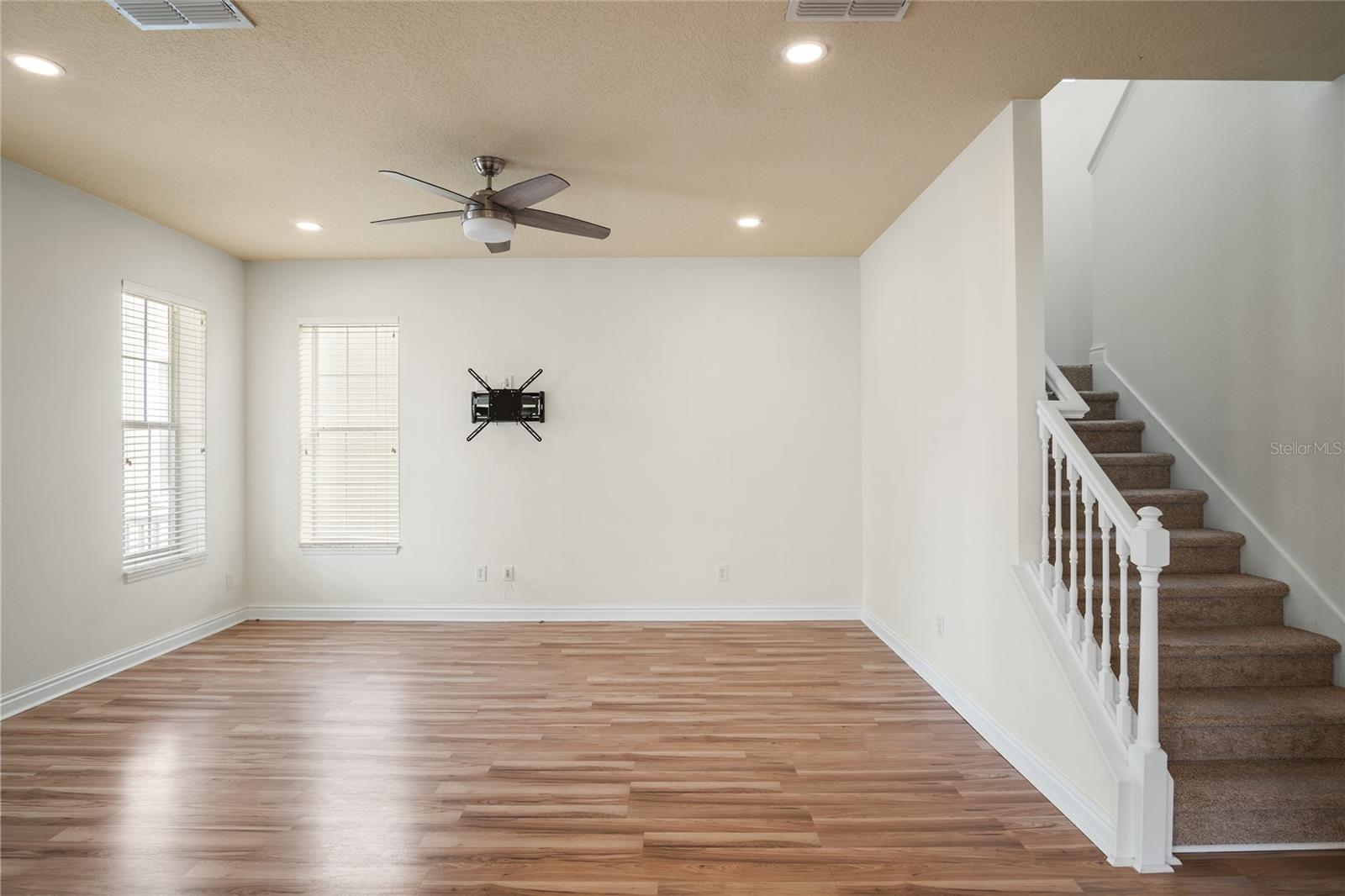 Listing photo id 16 for 1115 Mosaic Drive