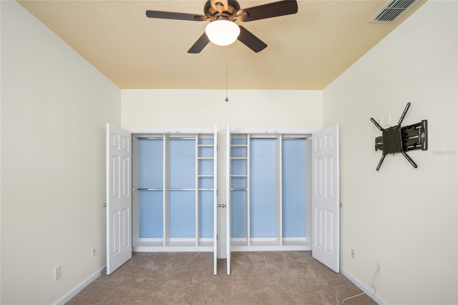 Listing photo id 27 for 1115 Mosaic Drive