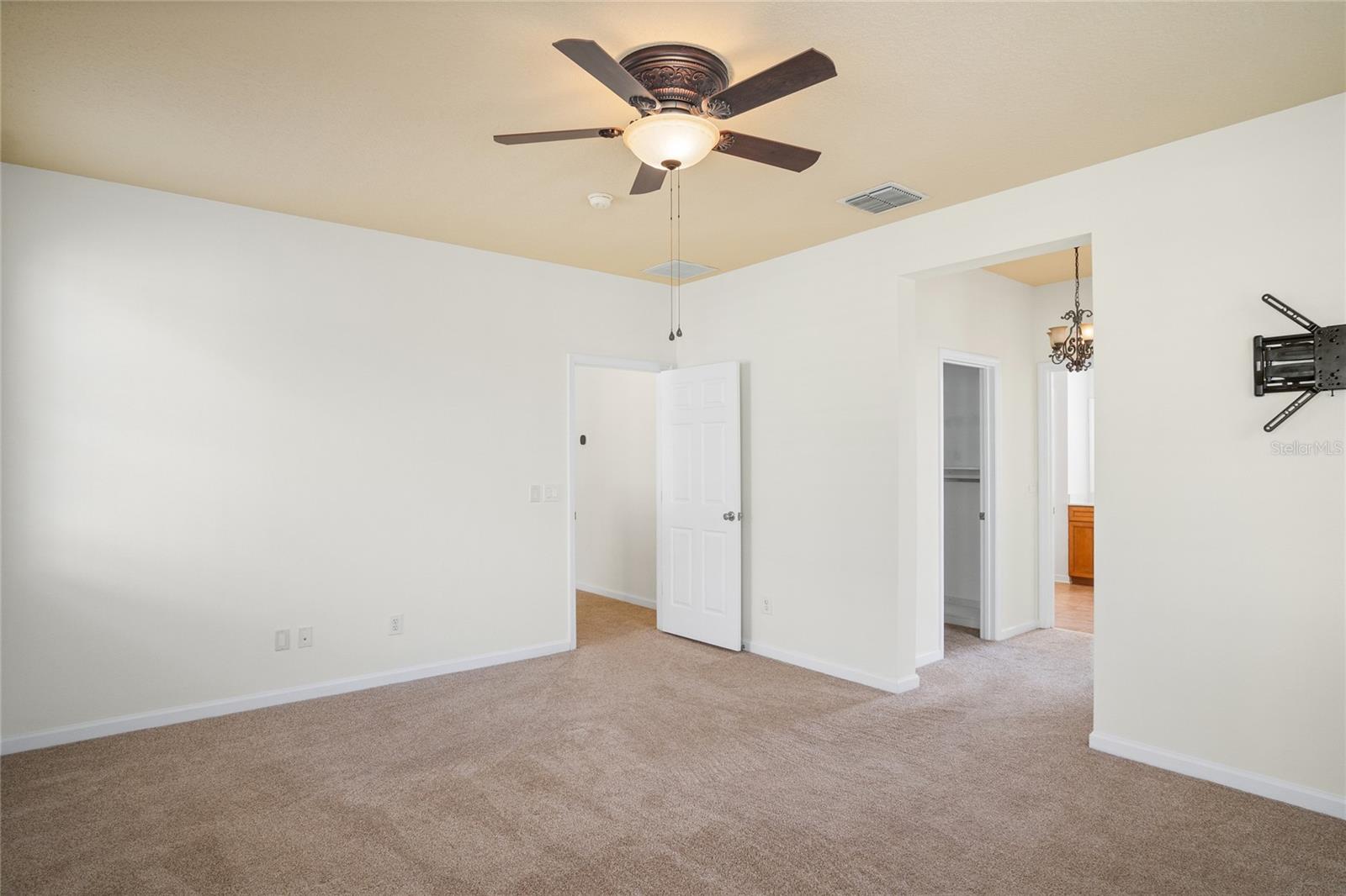 Listing photo id 29 for 1115 Mosaic Drive