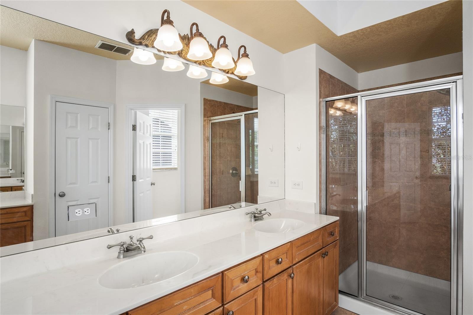 Listing photo id 33 for 1115 Mosaic Drive