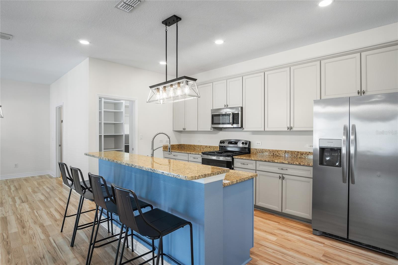 Listing photo id 2 for 1115 Mosaic Drive