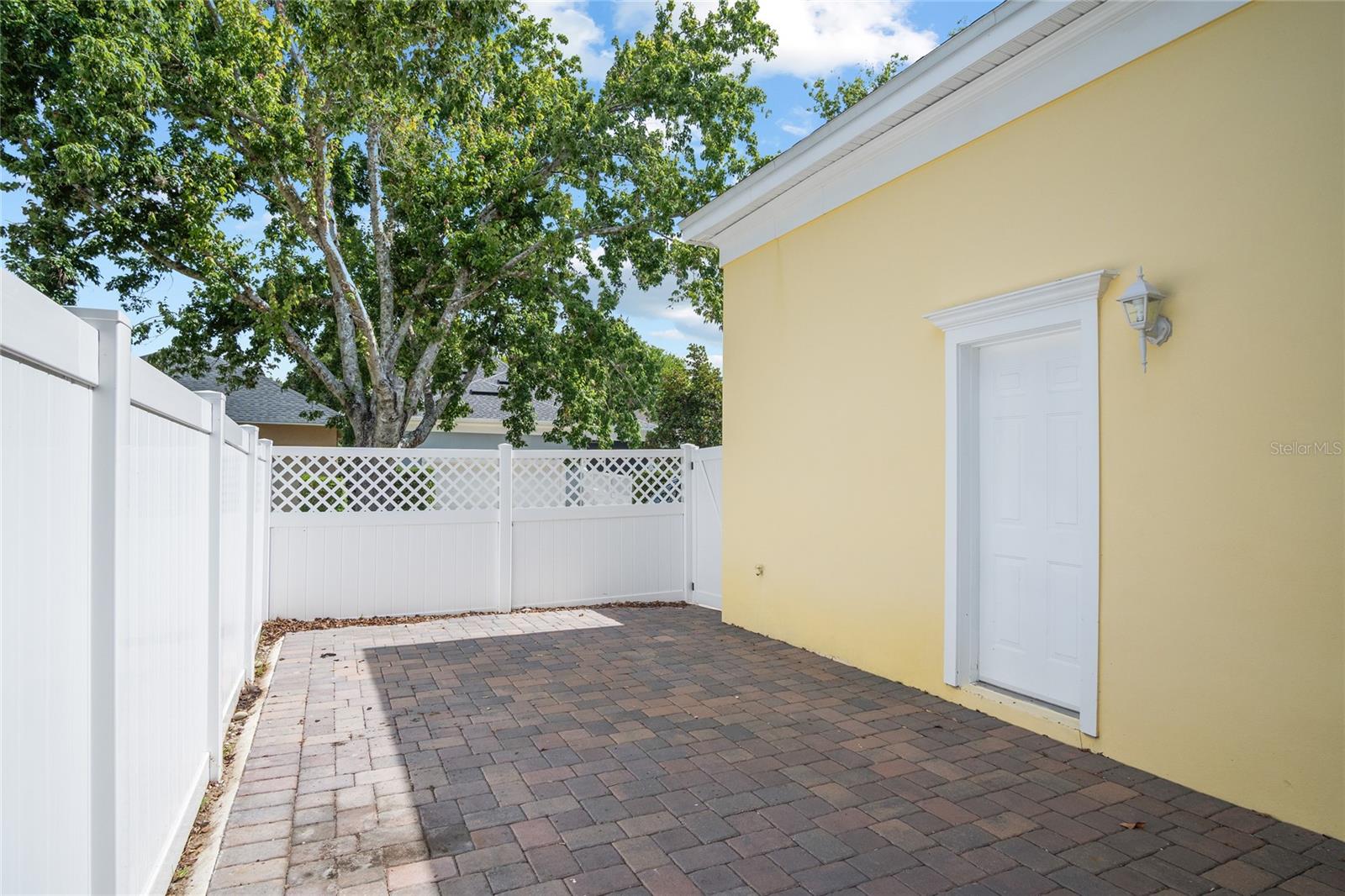 Listing photo id 43 for 1115 Mosaic Drive