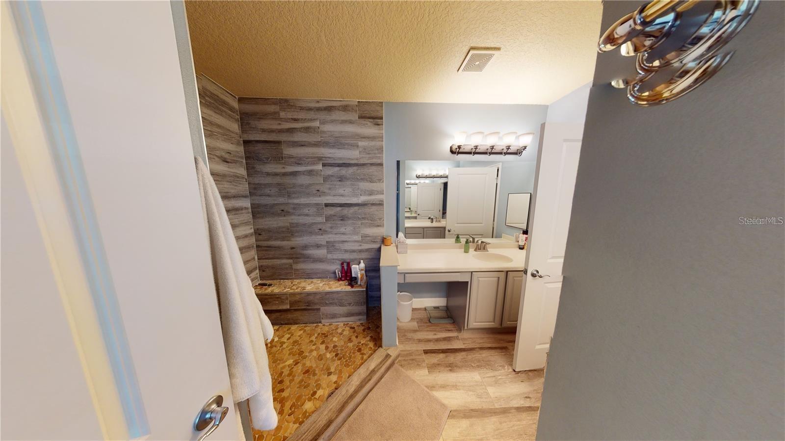 Image 16 of 18 For 1230 Wright Circle 101