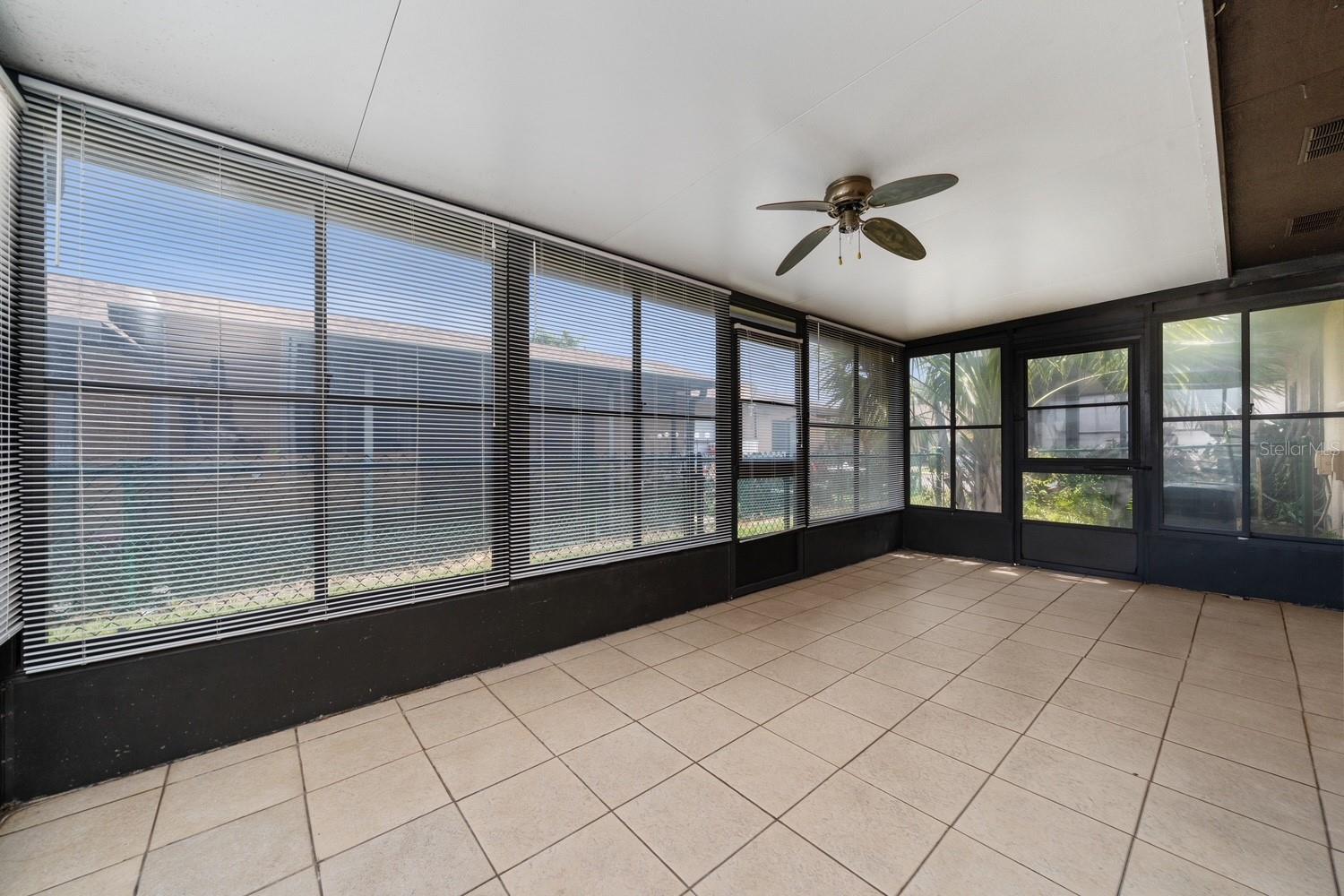 Image 19 of 28 For 2017 Caribbean Drive S 24