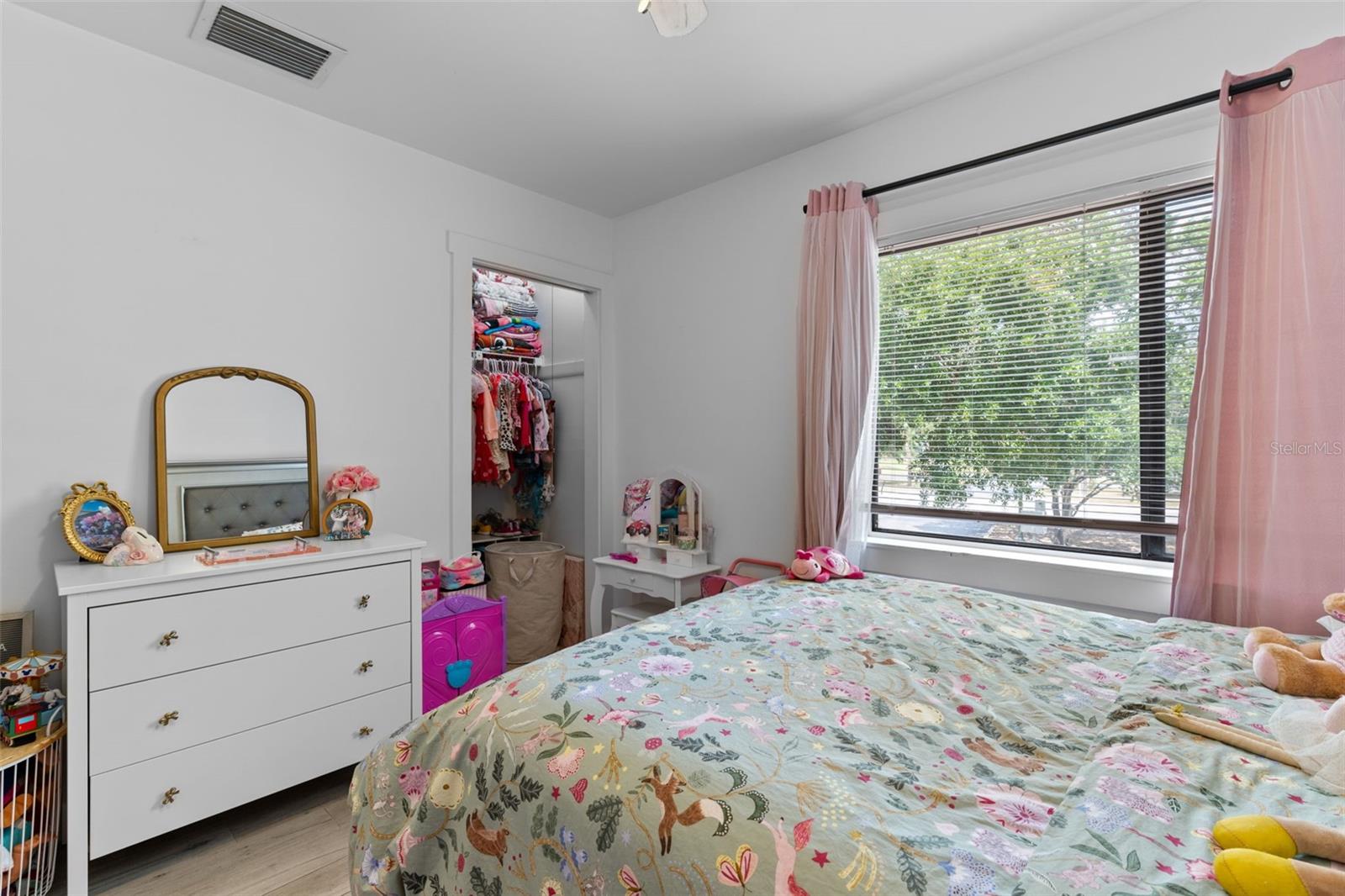 Image 11 of 20 For 5234 Eaglesmere Drive D04
