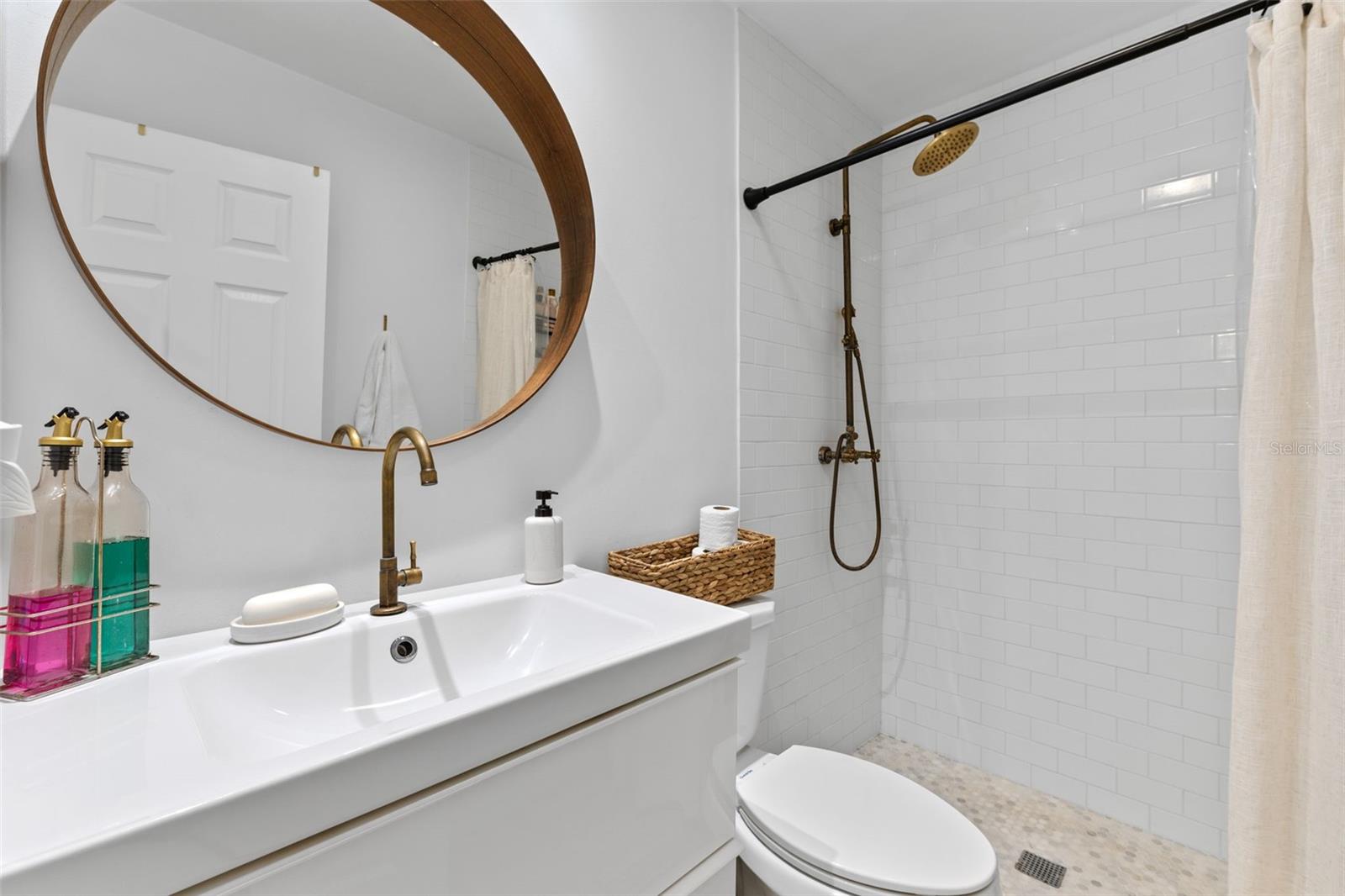 Image 15 of 20 For 5234 Eaglesmere Drive D04