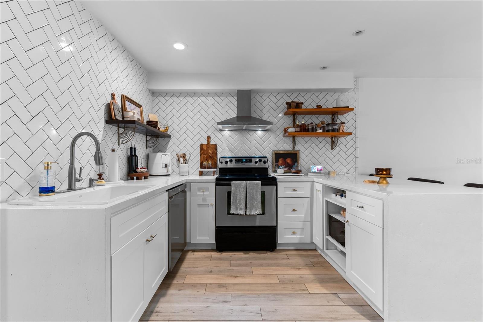 Image 2 of 20 For 5234 Eaglesmere Drive D04