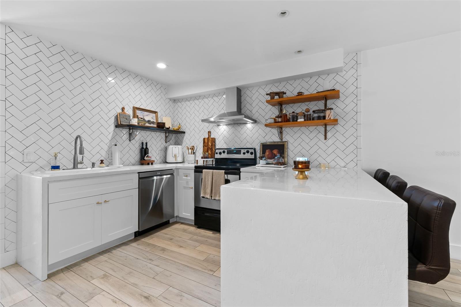Image 3 of 20 For 5234 Eaglesmere Drive D04