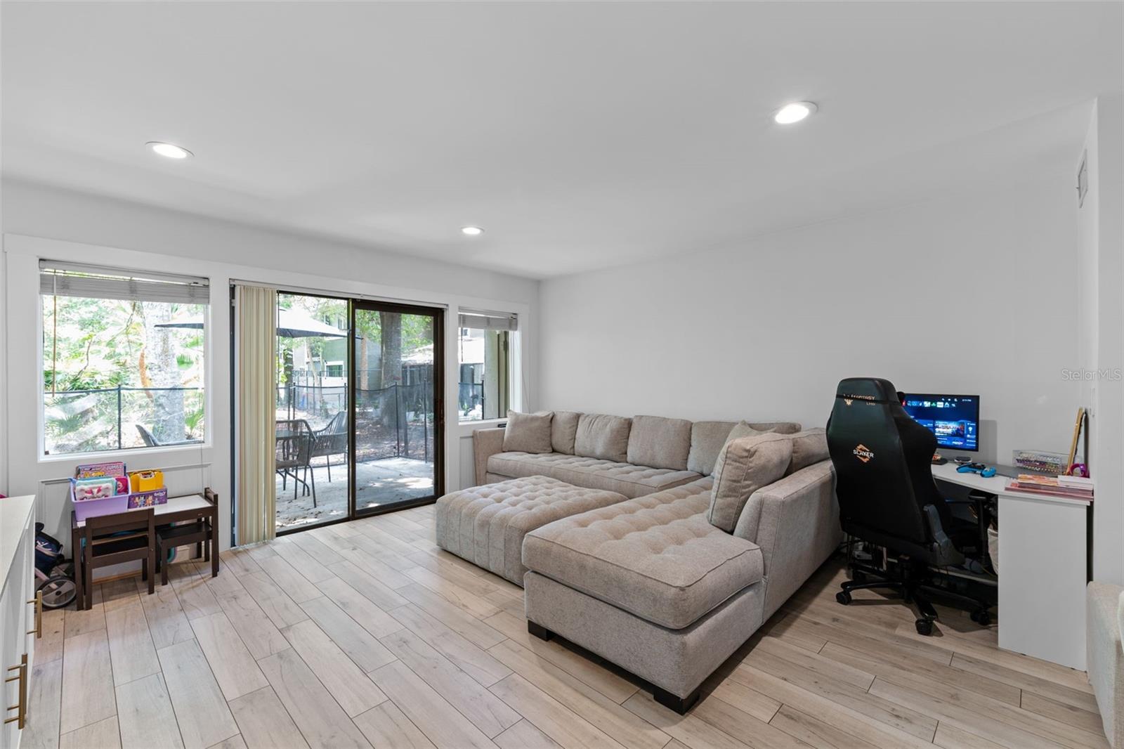 Image 6 of 20 For 5234 Eaglesmere Drive D04