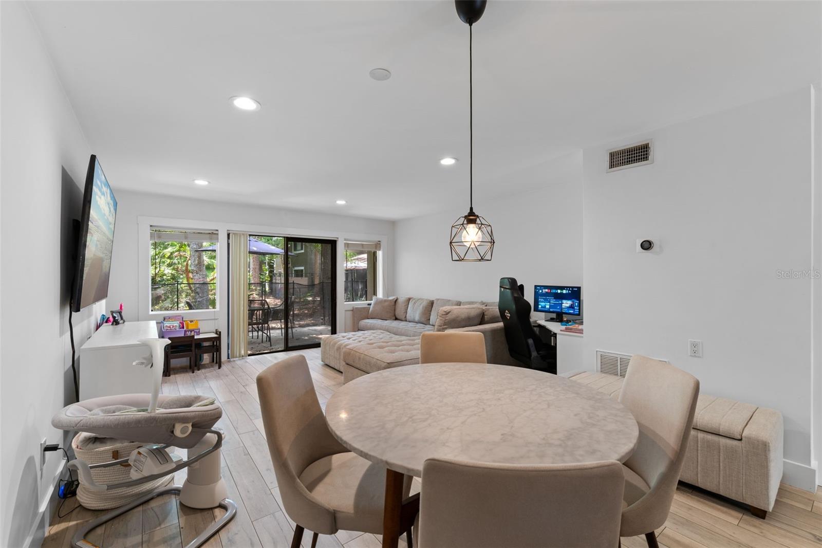 Image 7 of 20 For 5234 Eaglesmere Drive D04