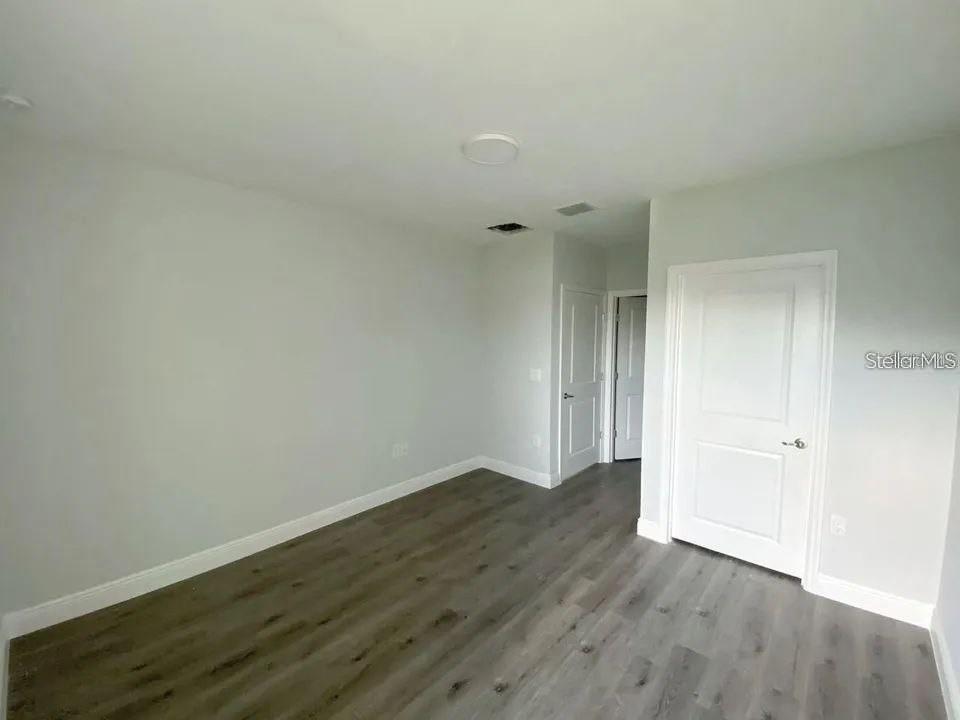 Image 4 of 7 For 6934 Dickinson Drive 6934