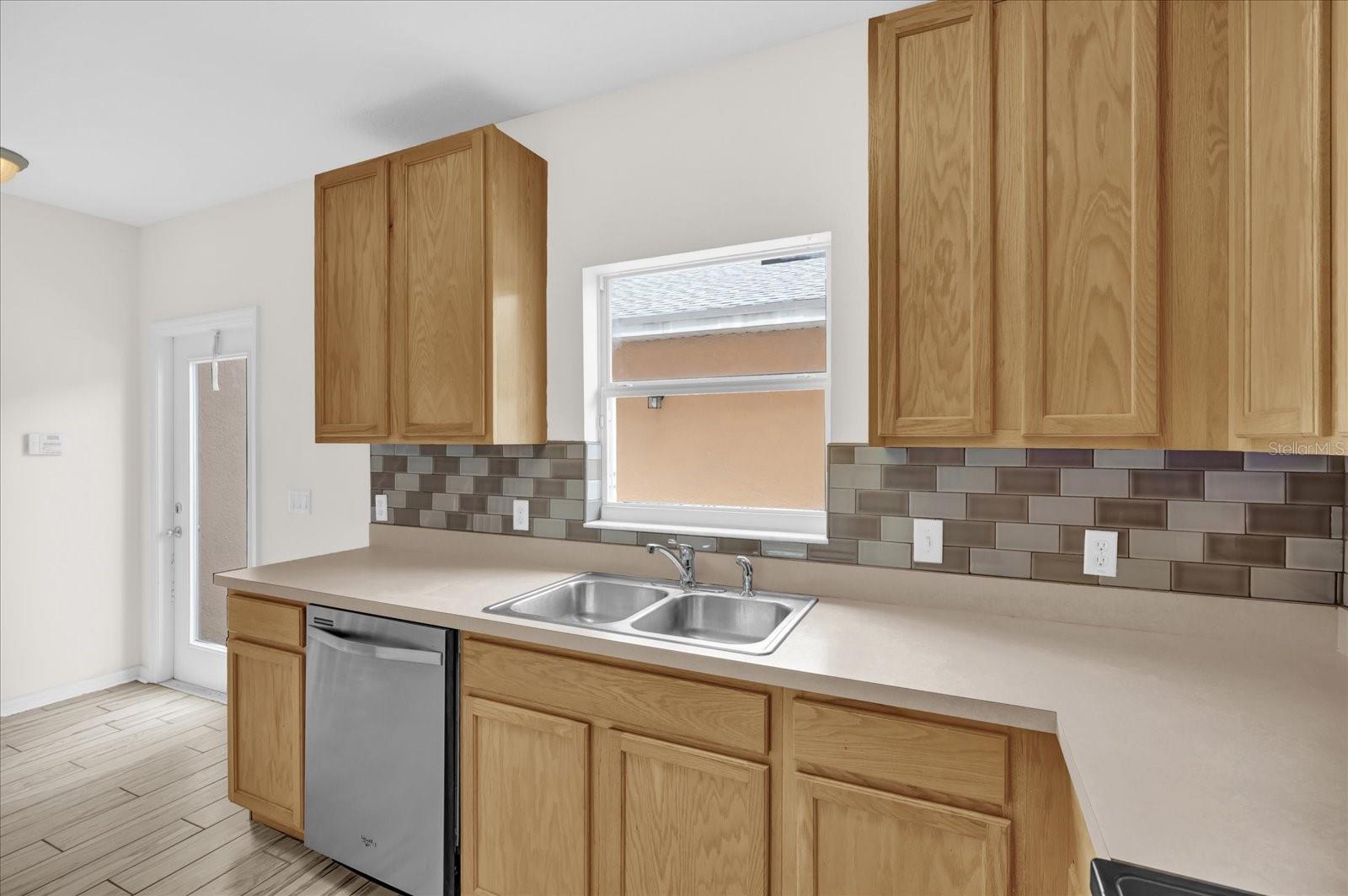 Image 4 of 34 For 13758 Daniels Landing Circle