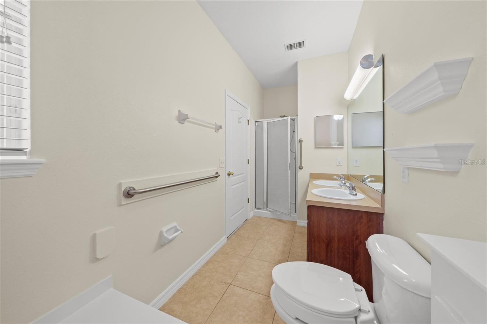 Image 14 of 41 For 7112 Five Oaks Drive
