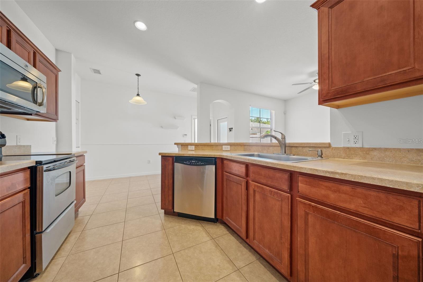 Image 16 of 41 For 7112 Five Oaks Drive