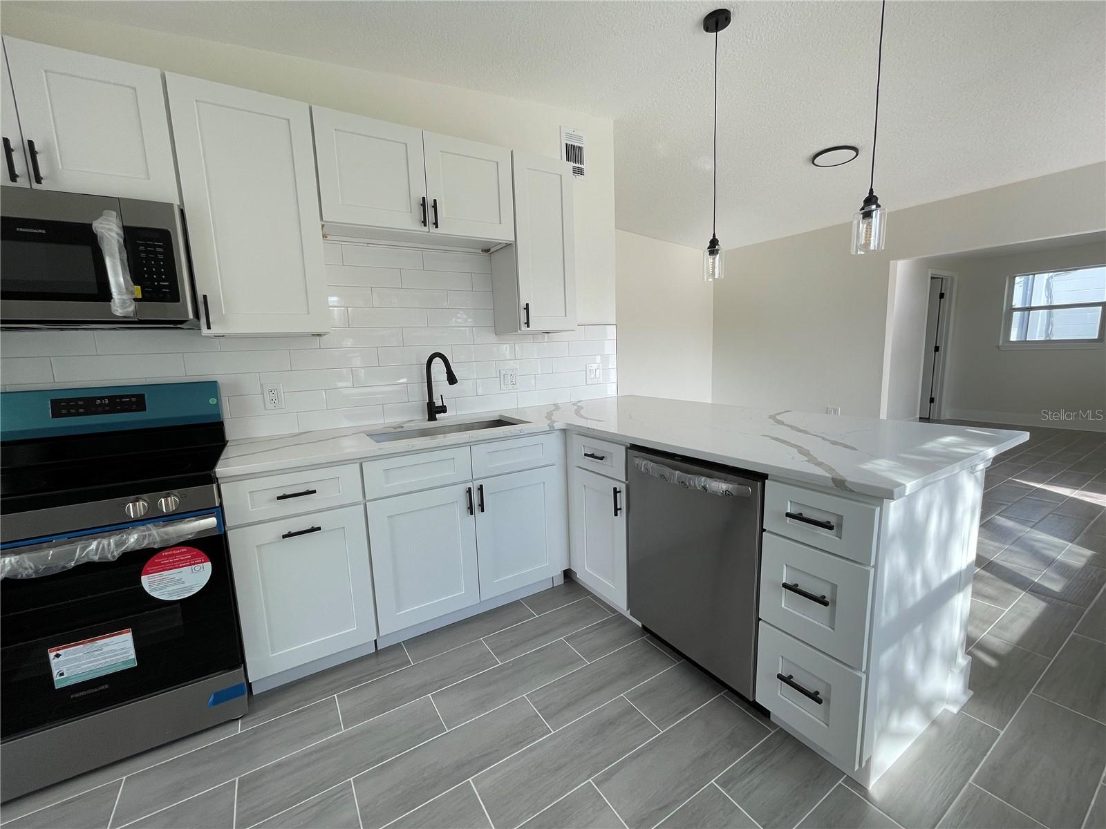 Image 3 of 13 For 4045 Shellman Street