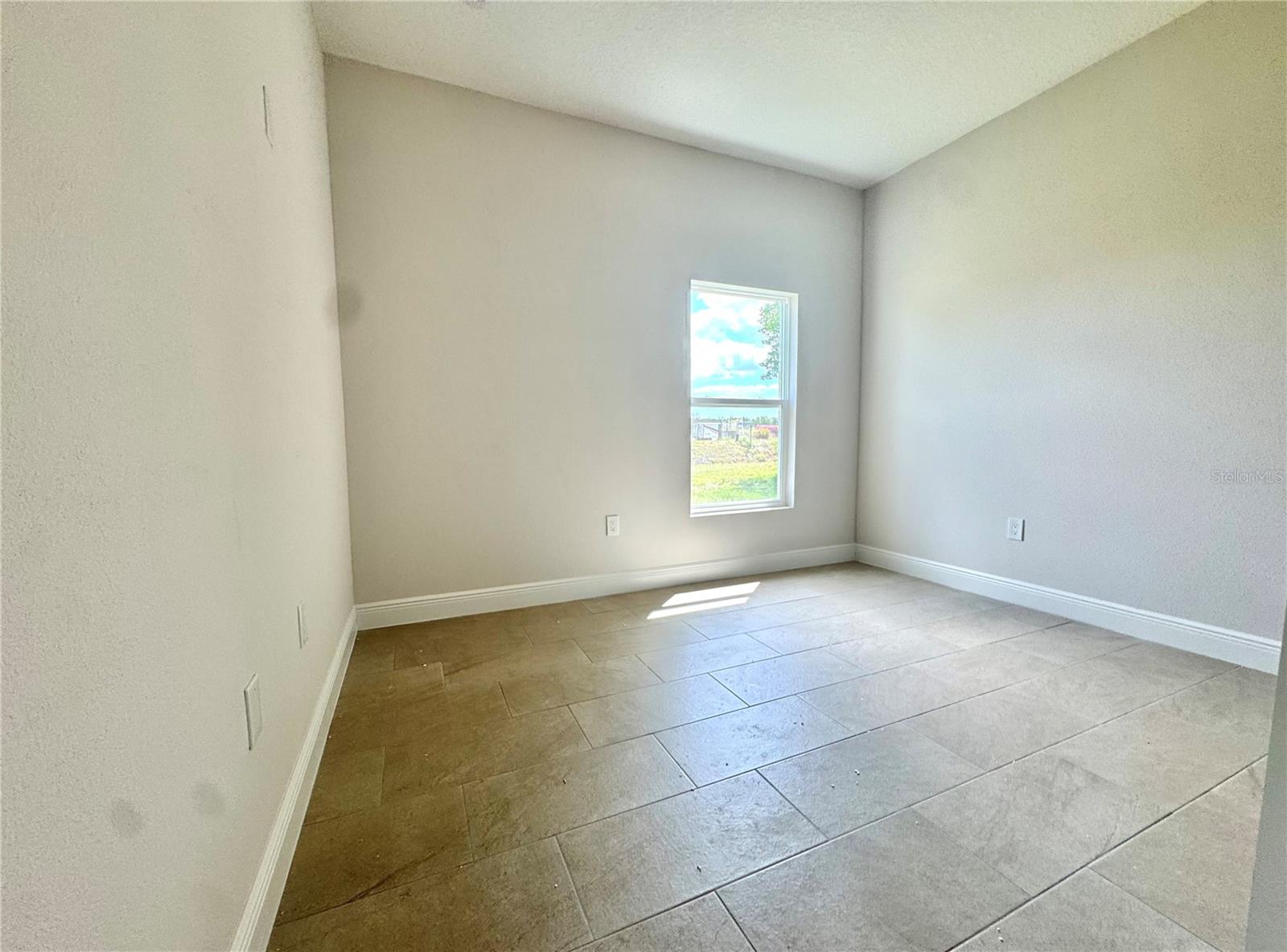 Image 10 of 12 For 2427 Continental Boulevard
